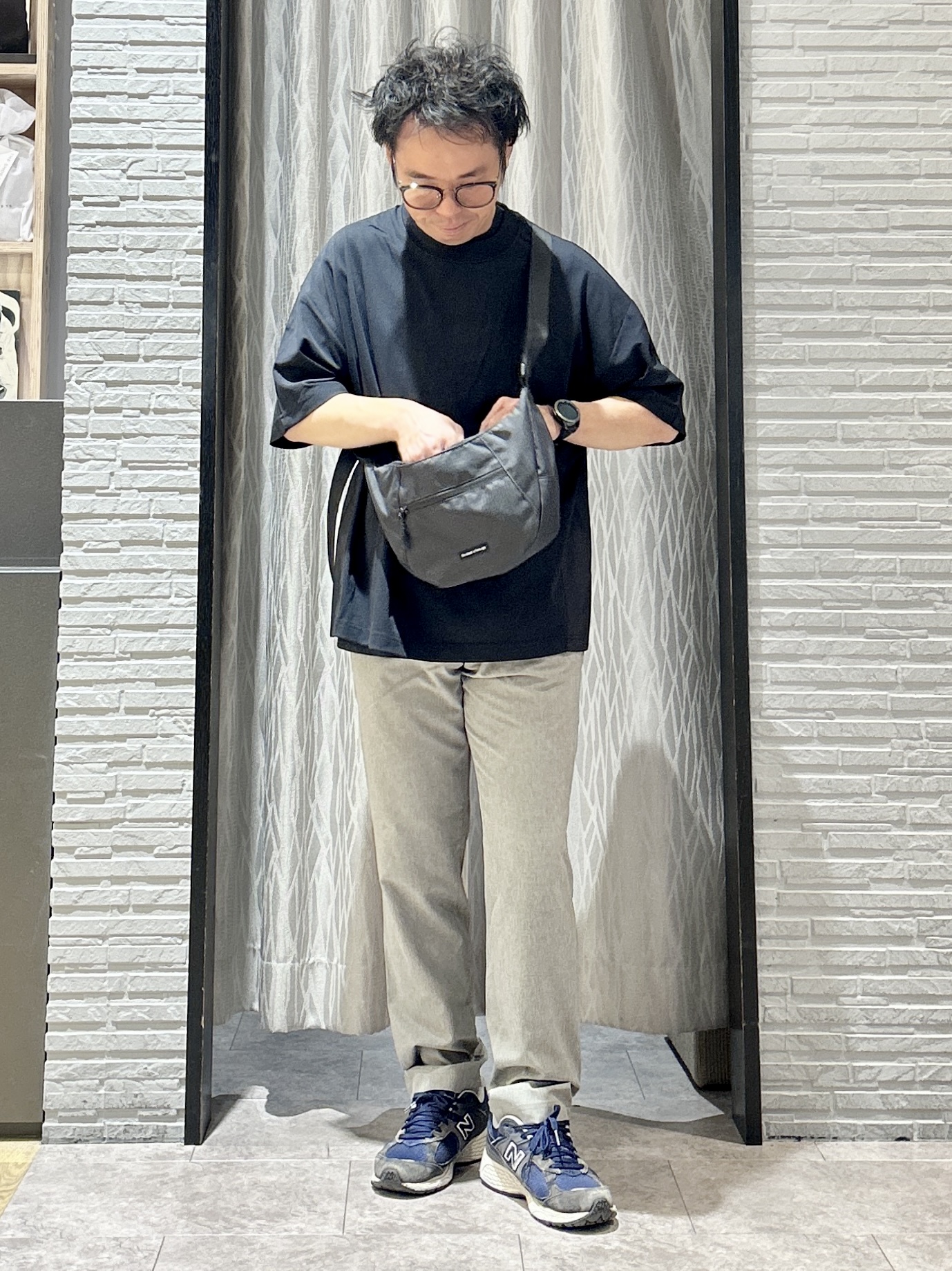 KENJI Iさんの「THE SHOP TK｜【ゆったりシルエット】前後切り替え 半袖Tシャツ」を使ったコーディネート