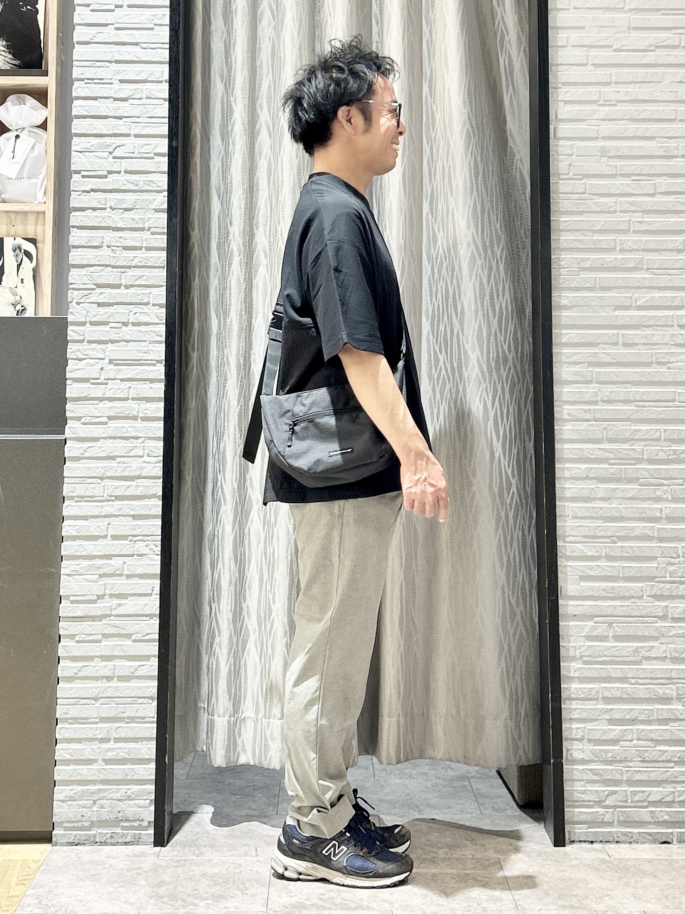 KENJI Iさんの「THE SHOP TK｜【ゆったりシルエット】前後切り替え 半袖Tシャツ」を使ったコーディネート