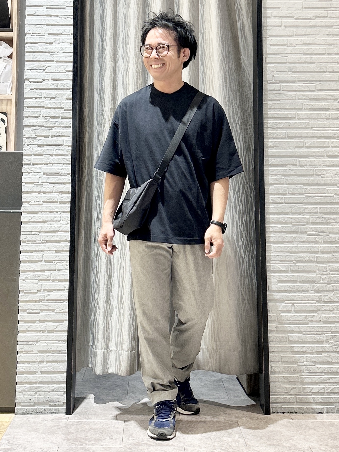 KENJI Iさんの「THE SHOP TK｜【ゆったりシルエット】前後切り替え 半袖Tシャツ」を使ったコーディネート