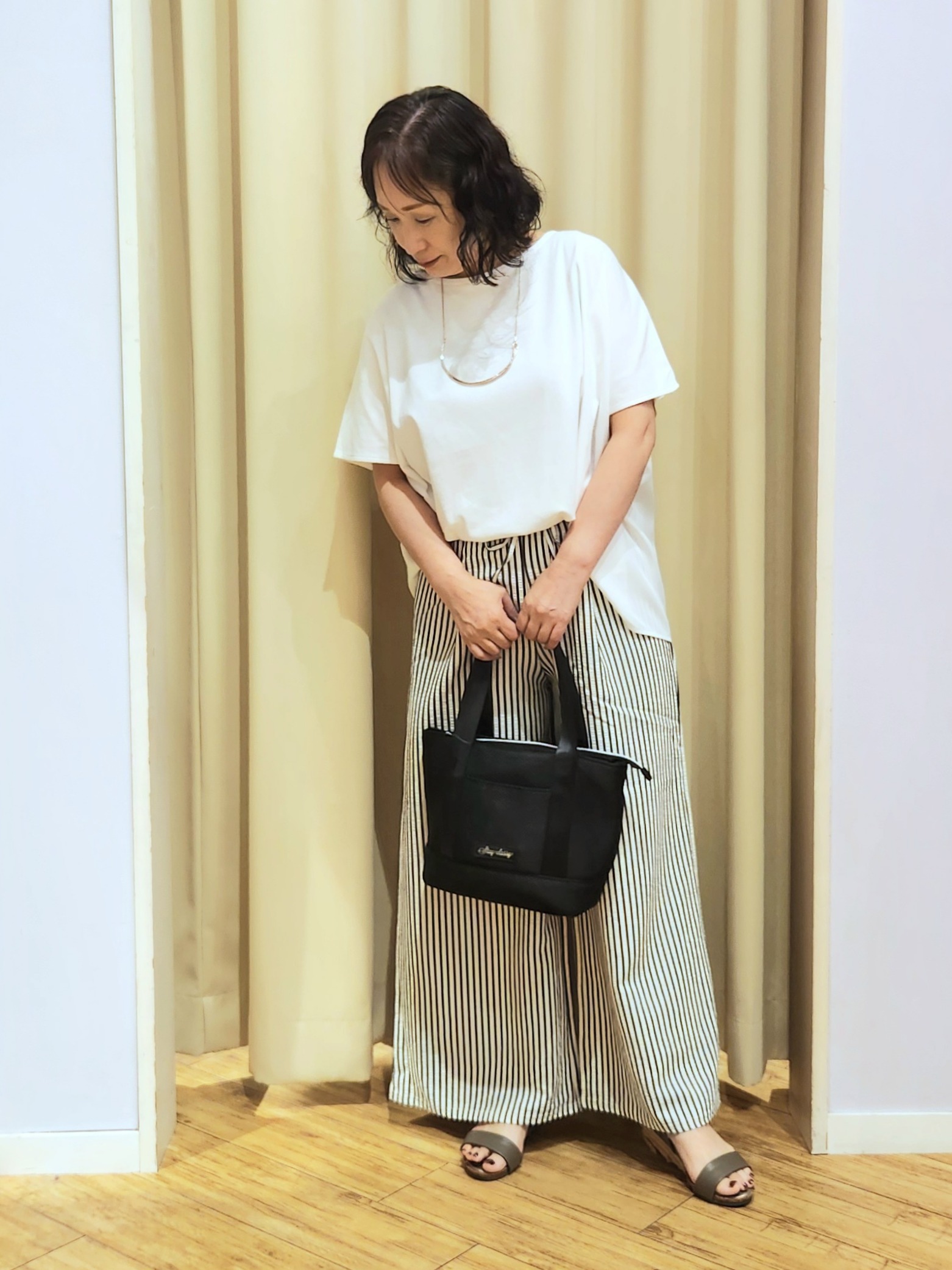 くまさんの「SHOO･LA･RUE｜【洗濯機可/S-LL】後ろ姿も映える 異素材ドッキングトップス」を使ったコーディネート