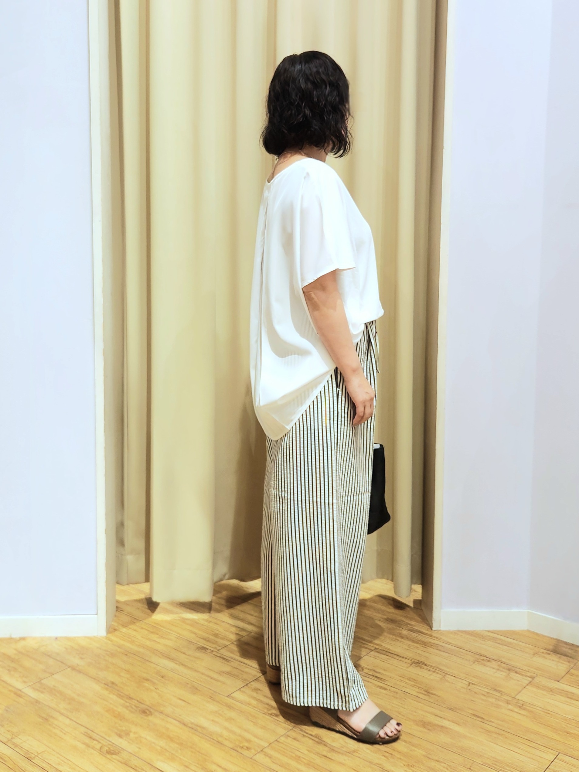 くまさんの「SHOO･LA･RUE｜【洗濯機可/S-LL】後ろ姿も映える 異素材ドッキングトップス」を使ったコーディネート