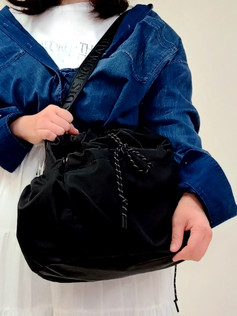 emiさんの「DRESSTERIOR｜【涼しく着映え】シアーデニムシャツ」を使ったコーディネート