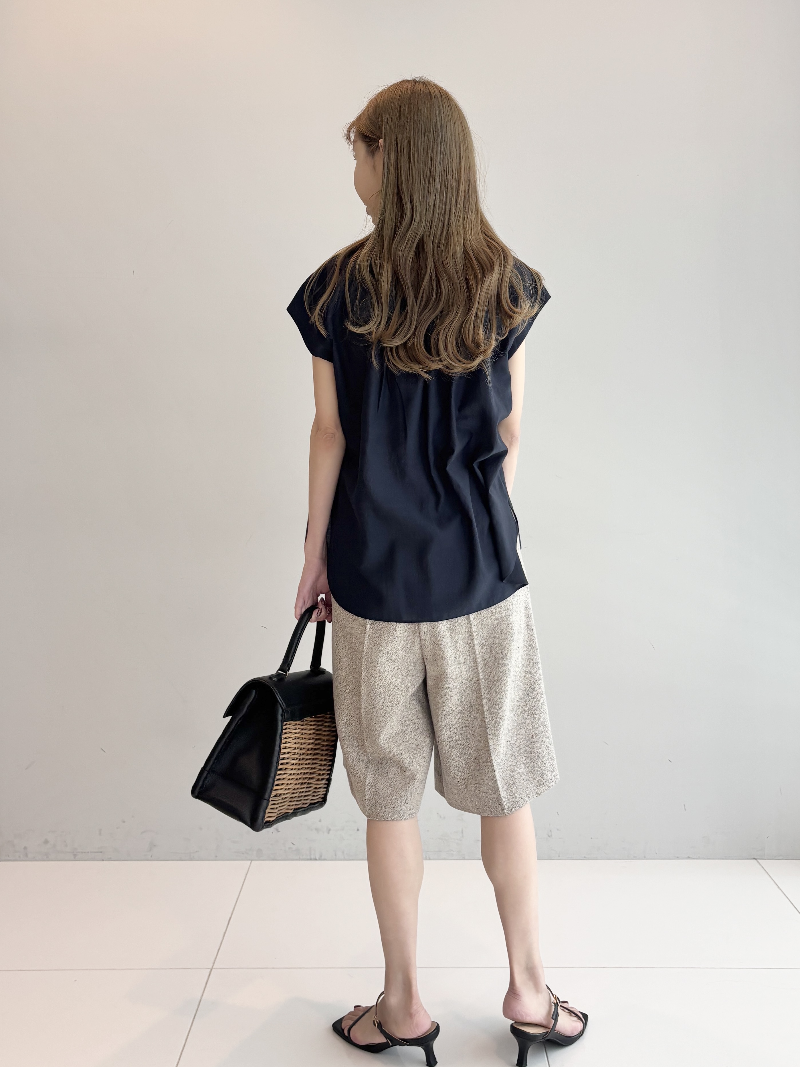 清水夏姫さんの「DRESSTERIOR｜フレンチスリーブ　フリルブラウス」を使ったコーディネート