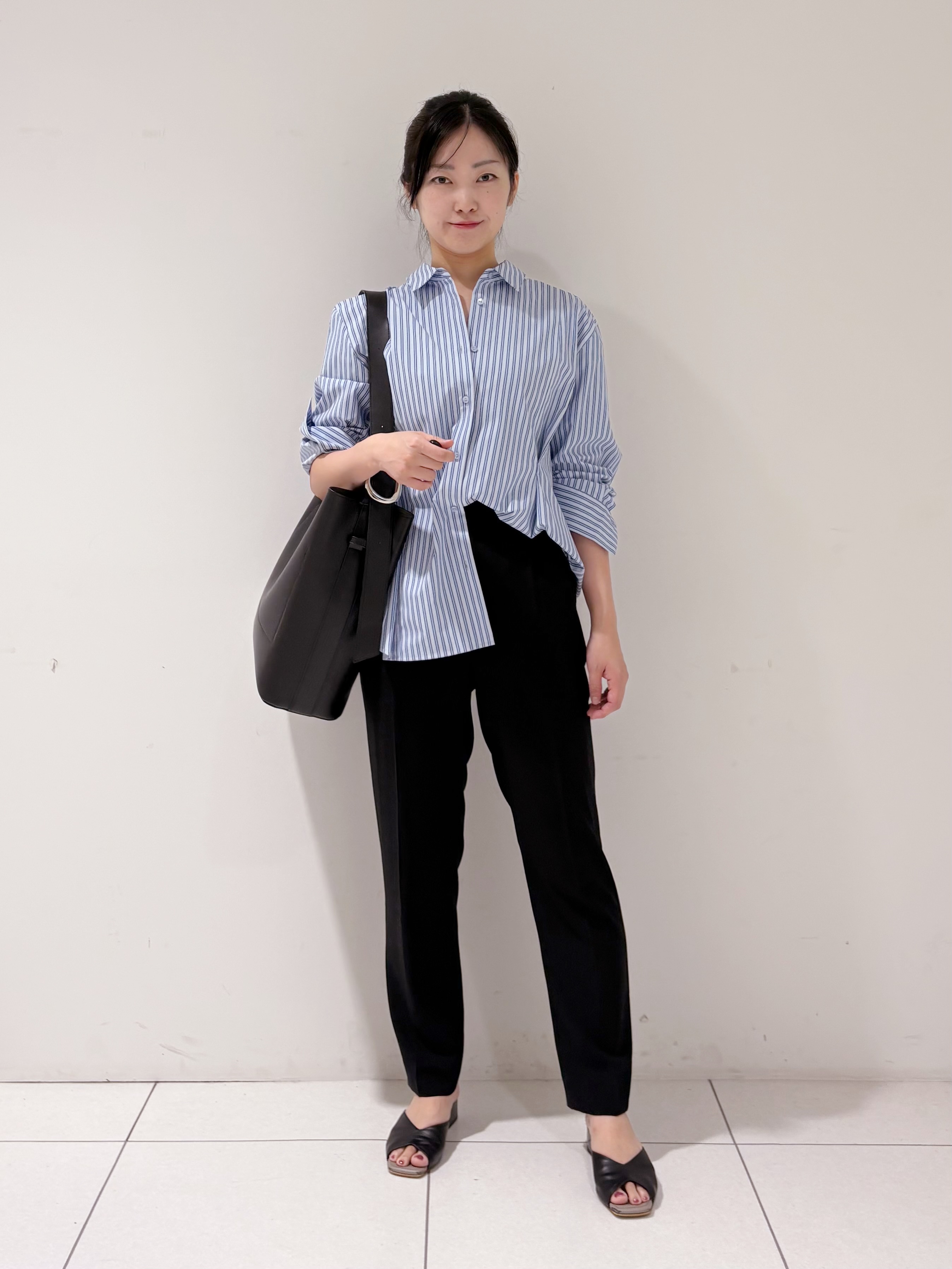 momokoさんの「INDIVI｜【UV／接触冷感／高ストレッチ】フロントタックシャツ」を使ったコーディネート
