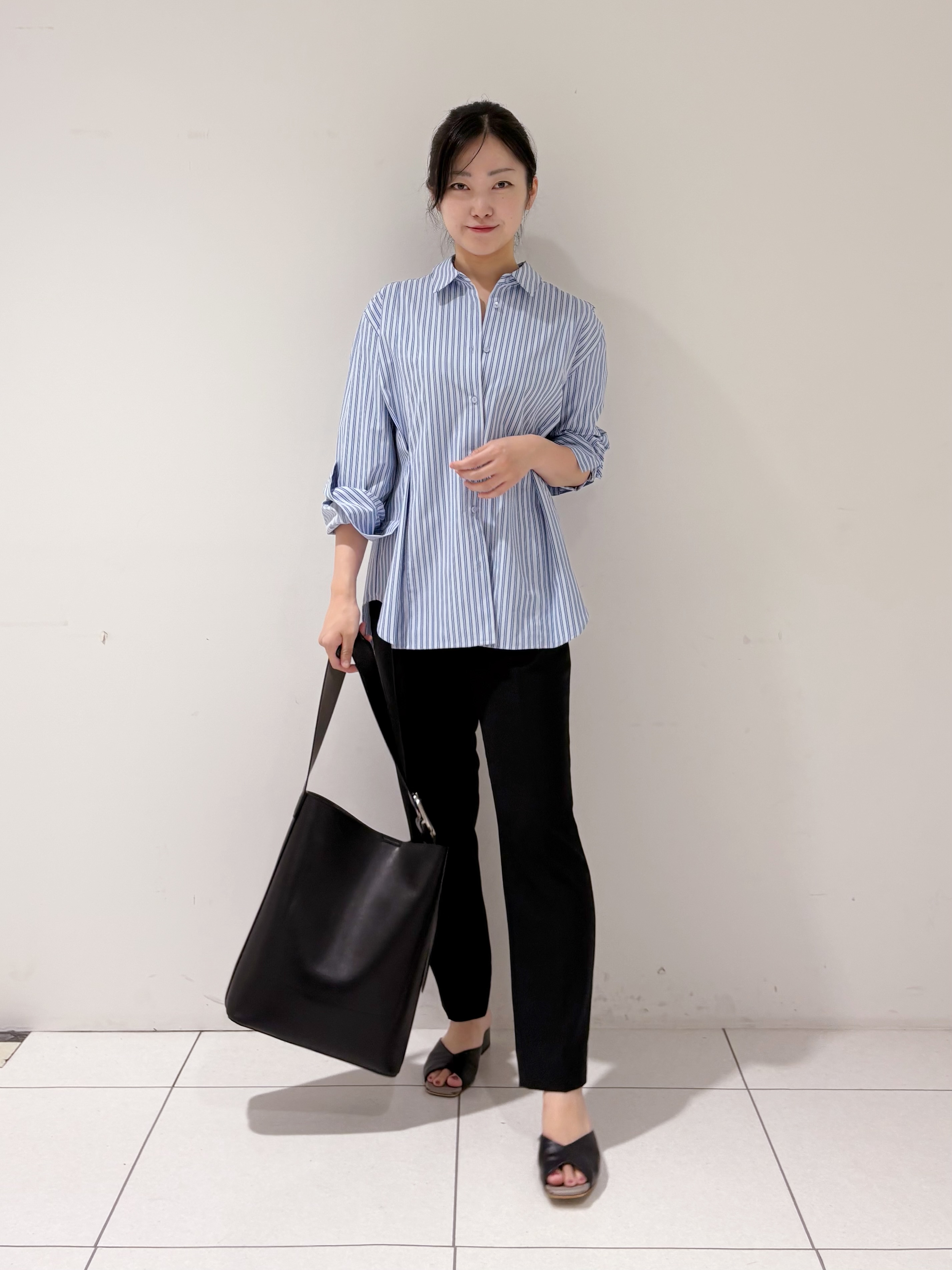momokoさんの「INDIVI｜【UV／接触冷感／高ストレッチ】フロントタックシャツ」を使ったコーディネート