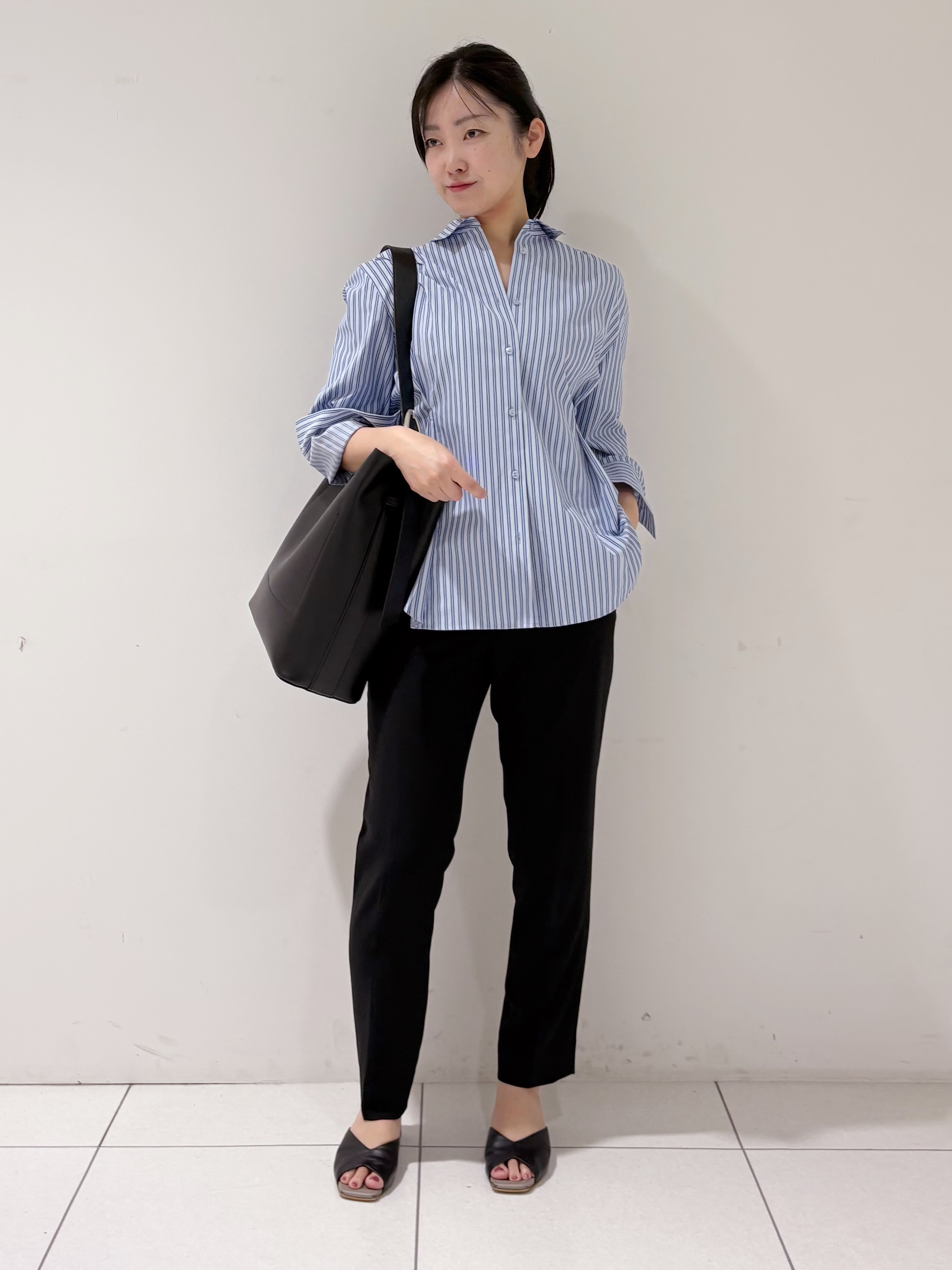 momokoさんの「INDIVI｜【UV／接触冷感／高ストレッチ】フロントタックシャツ」を使ったコーディネート