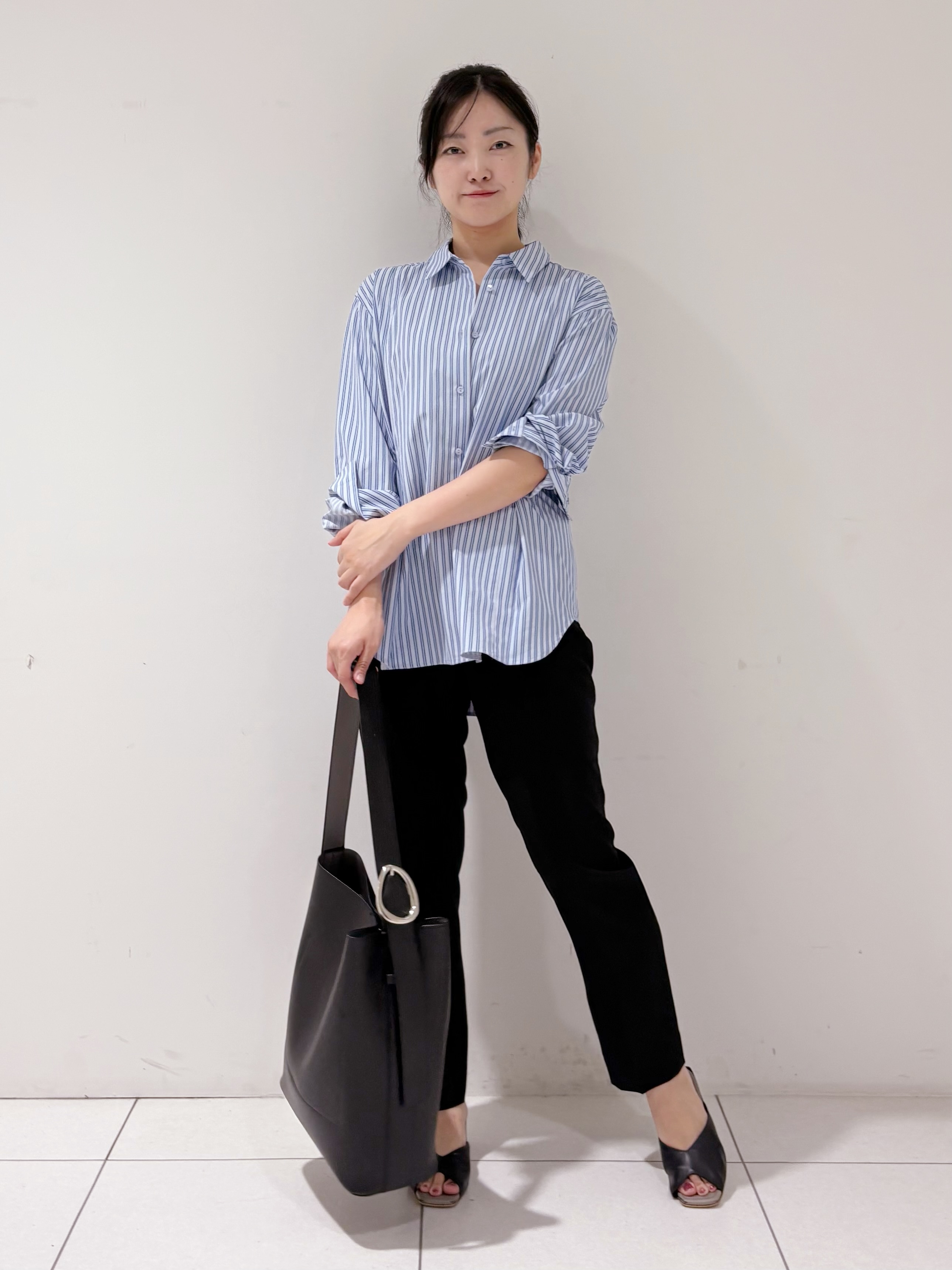 momokoさんの「INDIVI｜【UV／接触冷感／高ストレッチ】フロントタックシャツ」を使ったコーディネート