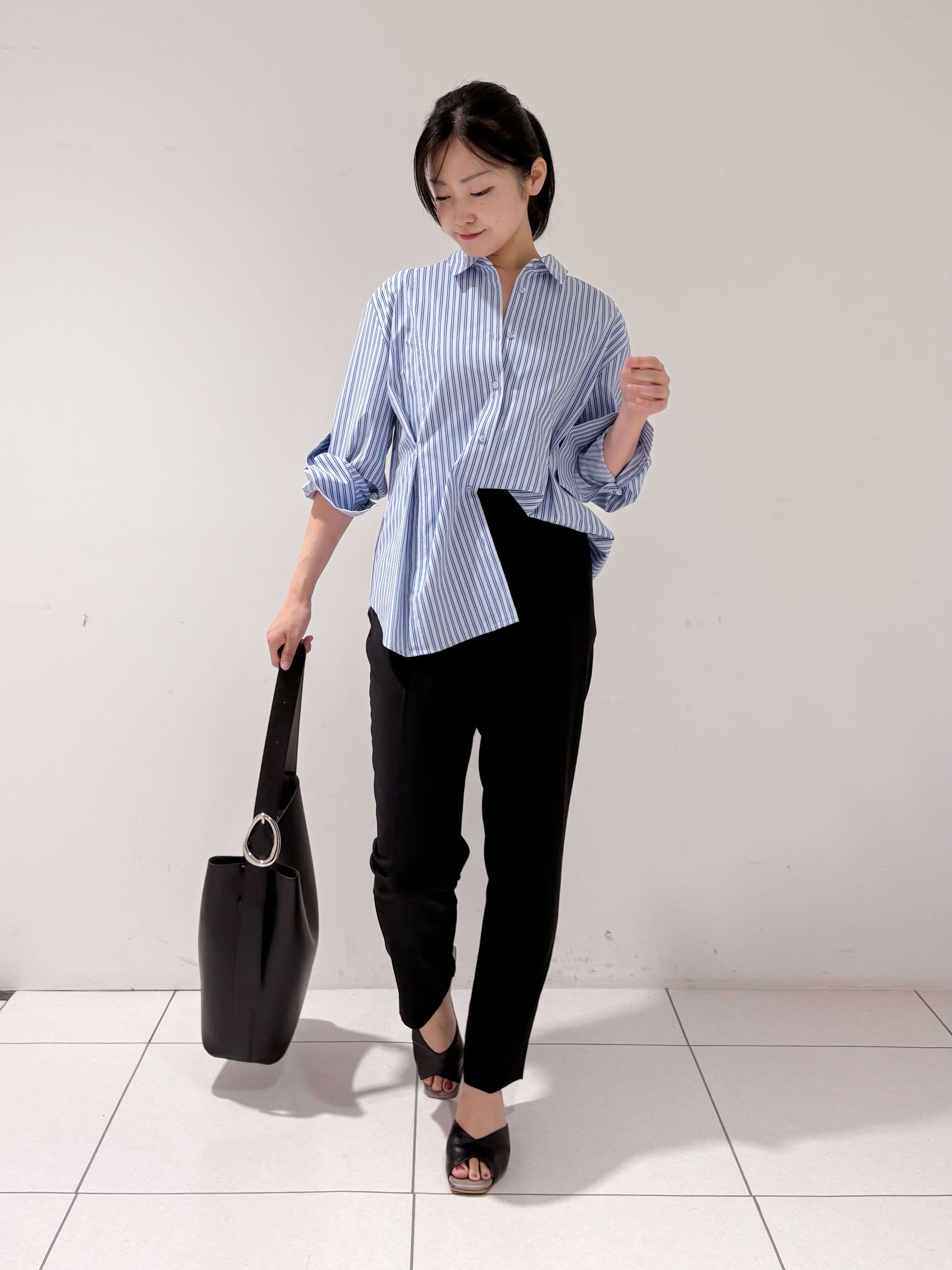 momokoさんの「INDIVI｜【UV／接触冷感／高ストレッチ】フロントタックシャツ」を使ったコーディネート