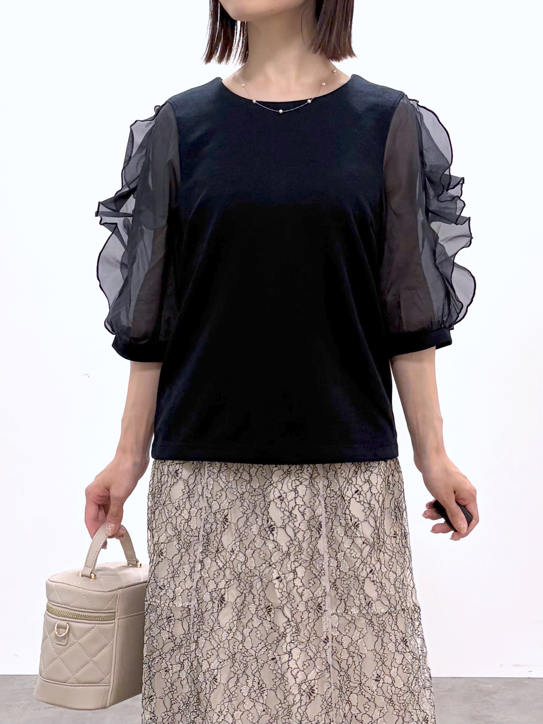 kozuさんの「index｜【接触冷感／UVケア】オーガンフリルスリットトップス《洗濯機OK》」を使ったコーディネート