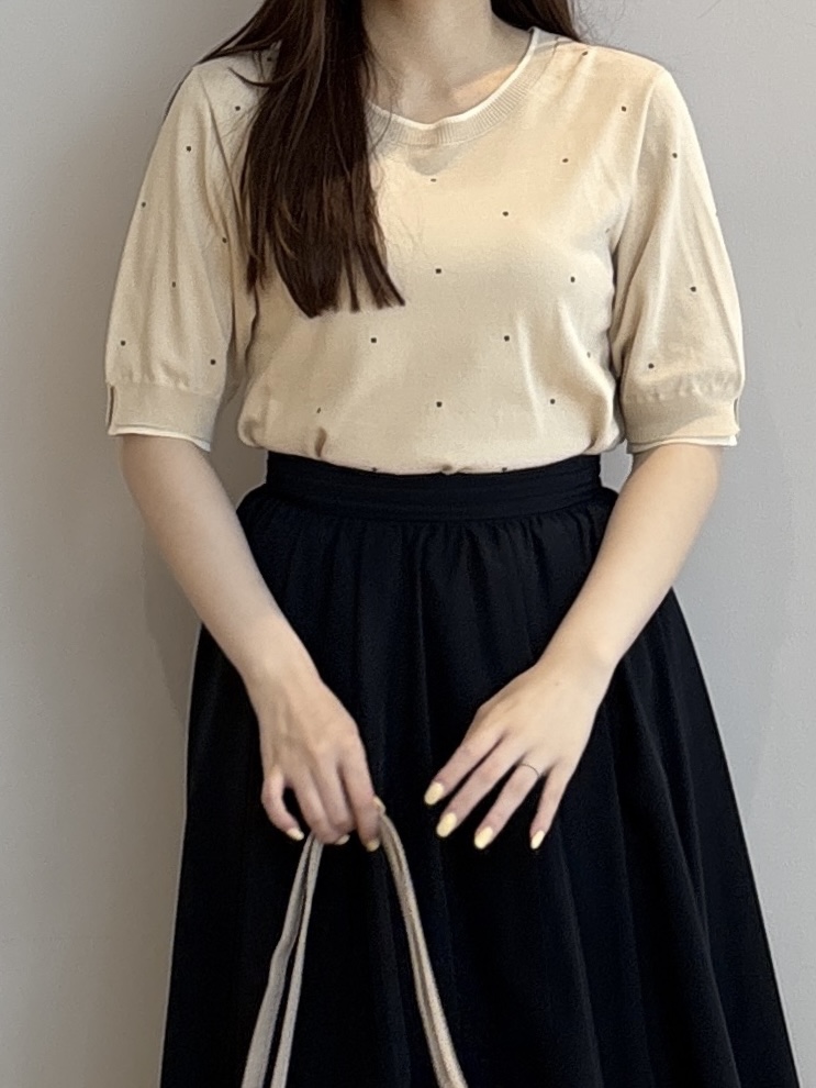 sayaさんの「grove｜ドット刺しゅうニットプルオバー」を使ったコーディネート