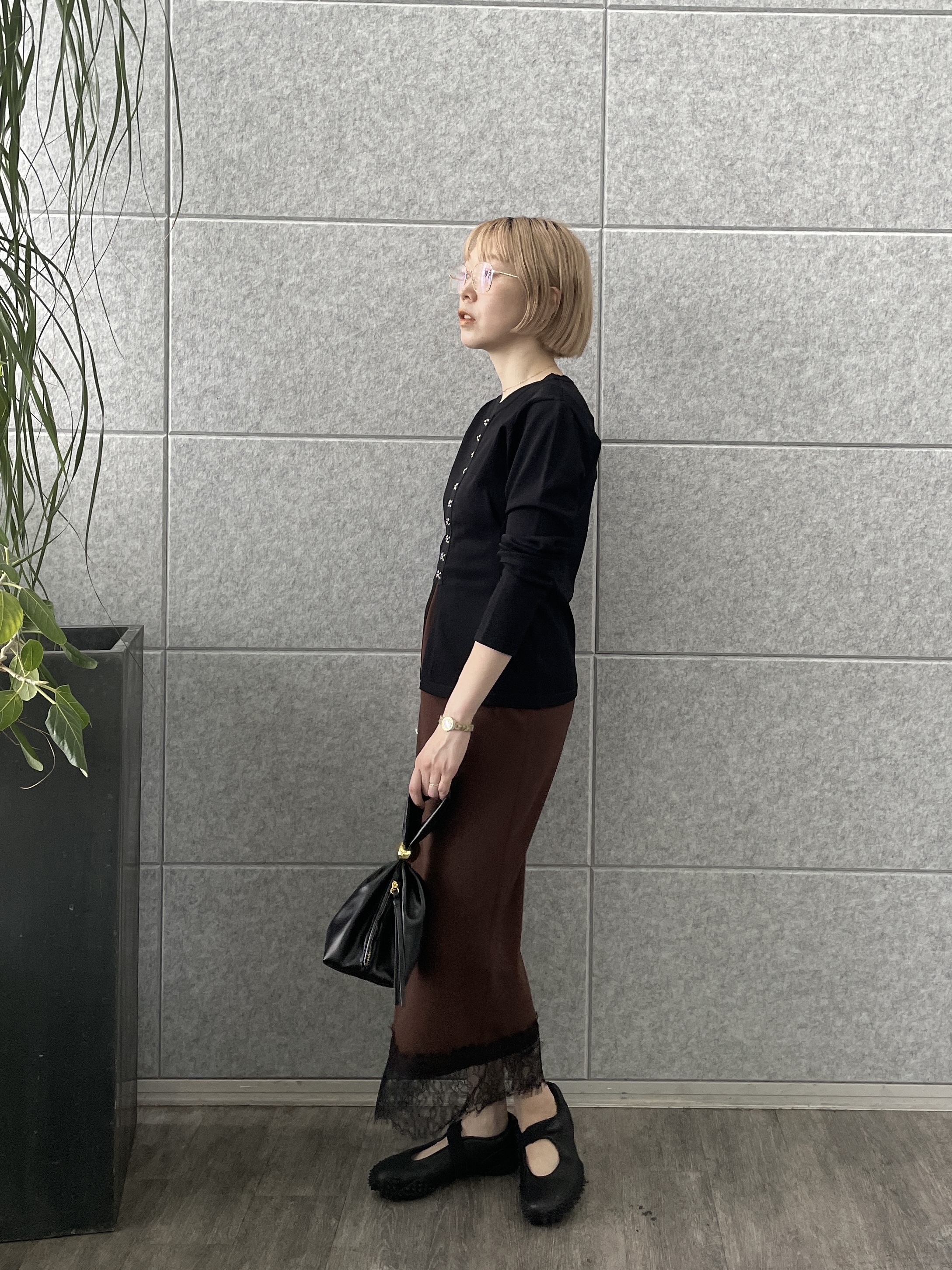 mikuさんの「INDIVI｜裾レース ストレートスカート」を使ったコーディネート