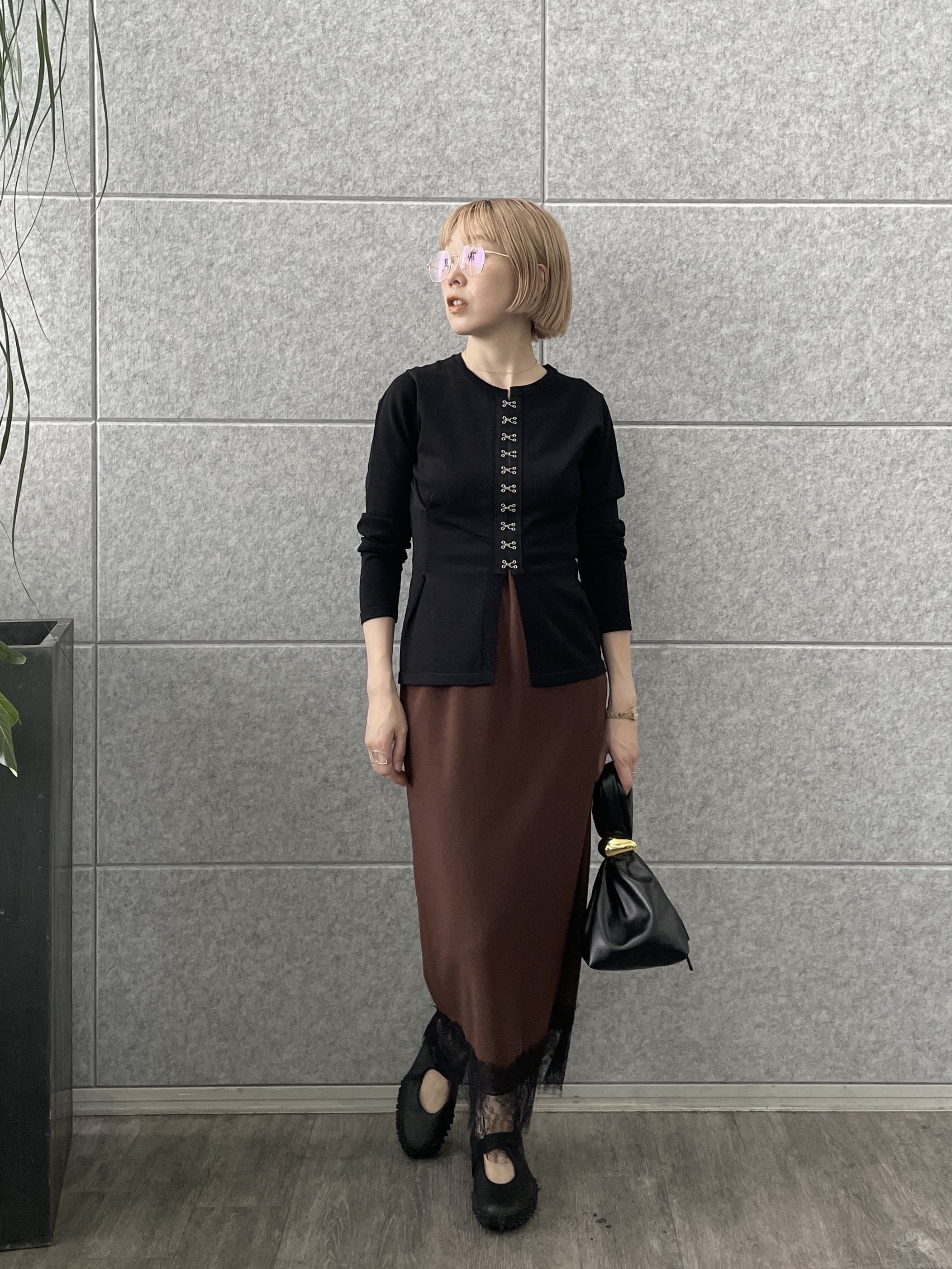 mikuさんの「INDIVI｜裾レース ストレートスカート」を使ったコーディネート