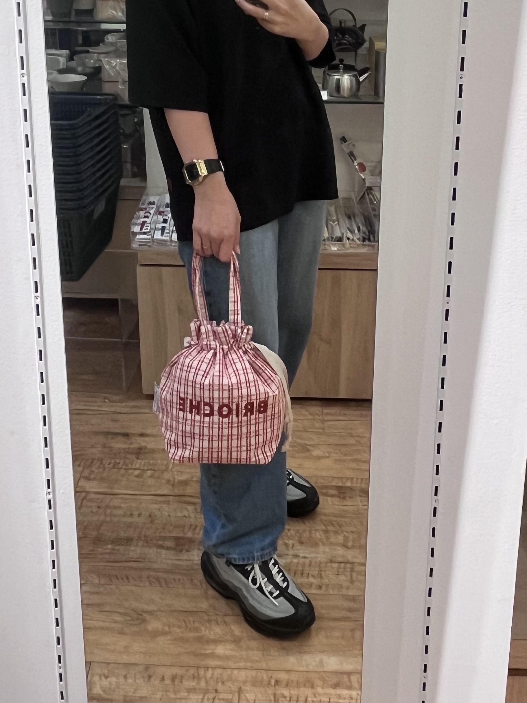 shino.さんの「212 KITCHEN STORE｜フレンチエピスリークール巾着トート CHECK/BLACK」を使ったコーディネート