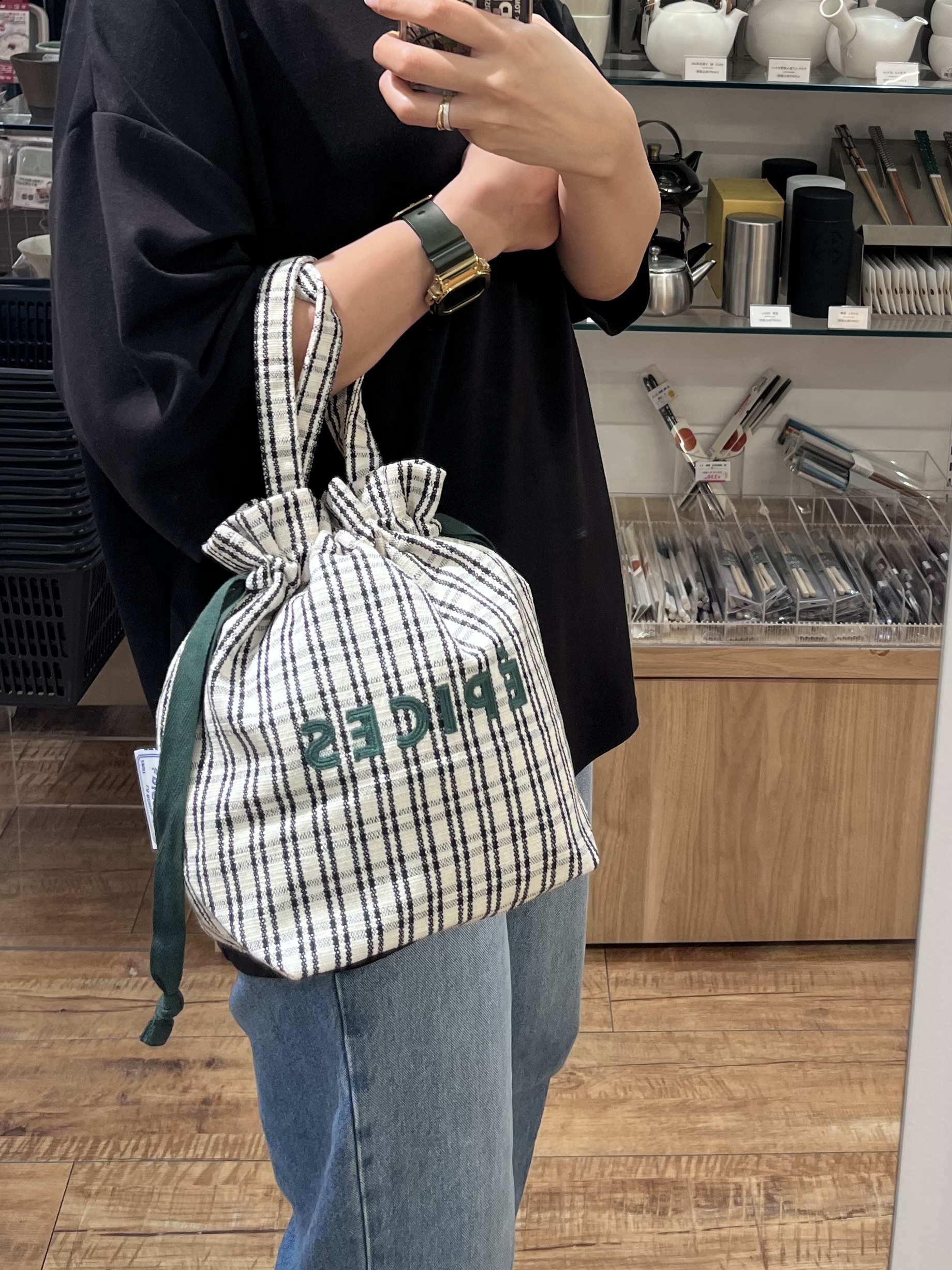 shino.さんの「212 KITCHEN STORE｜フレンチエピスリークール巾着トート CHECK/BLACK」を使ったコーディネート