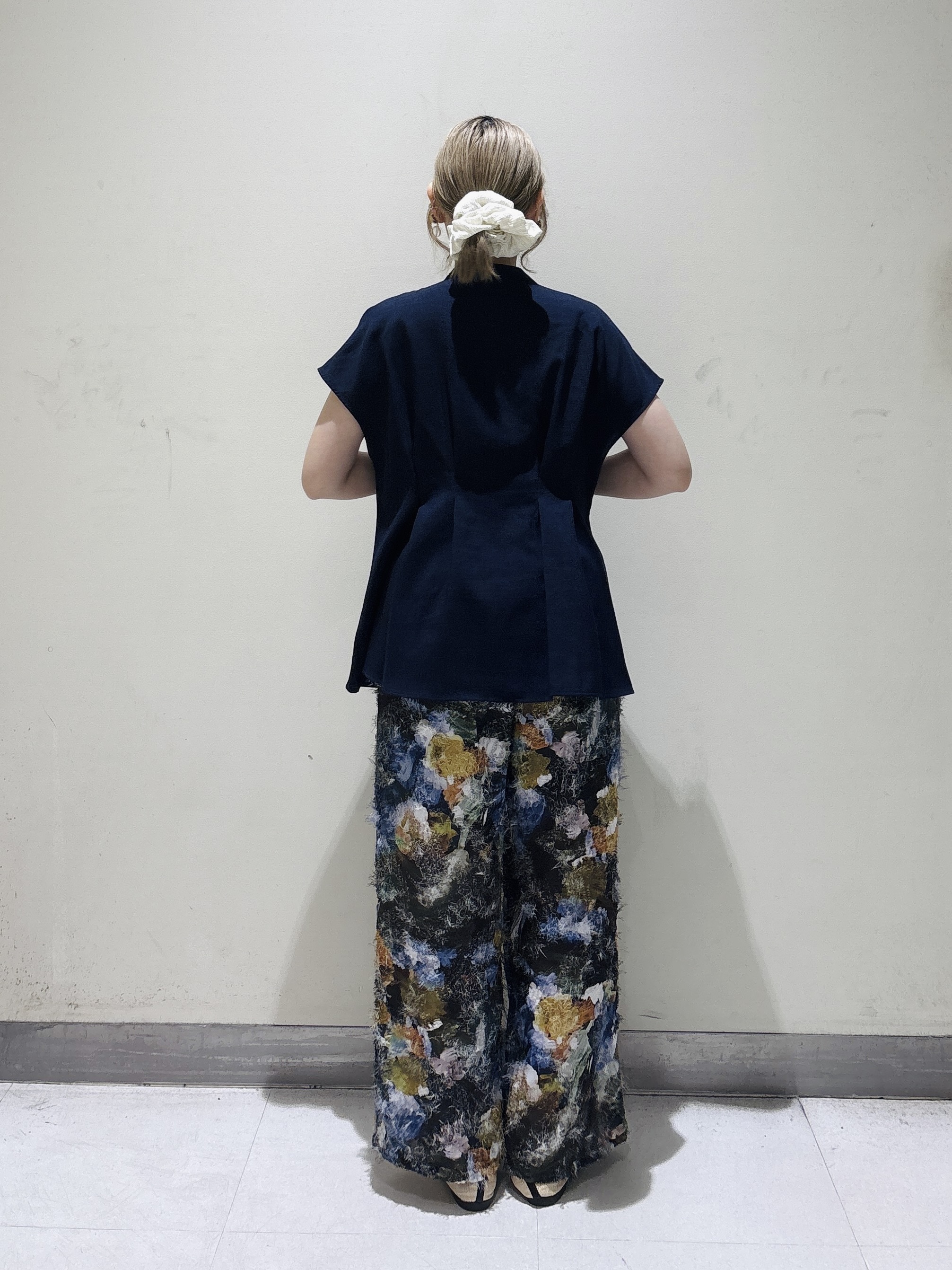 みきちぃさんの「OPAQUE.CLIP｜【接触冷感／吸水速乾】リネンライク タックフレンチスリーブブラウス《洗濯機OK》」を使ったコーディネート