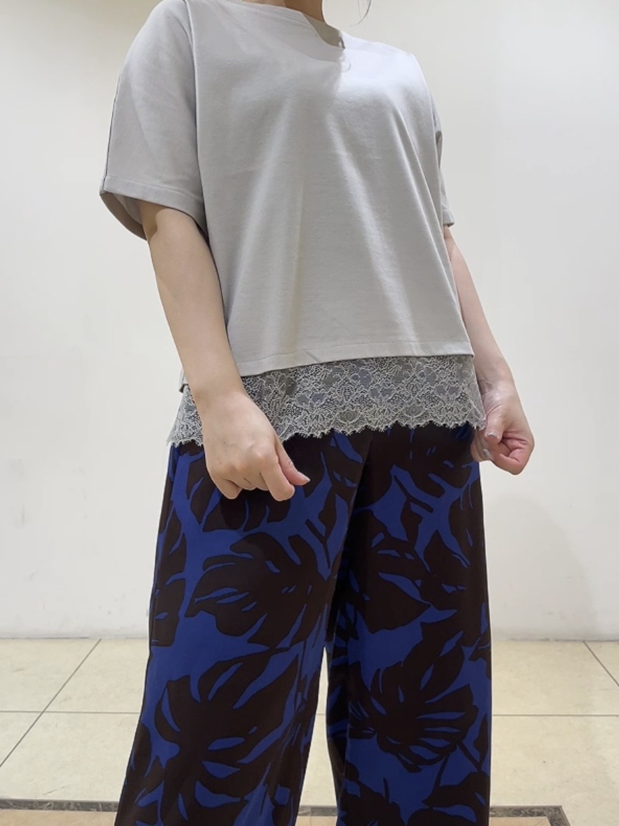 watanabeさんの「UNTITLED｜【汗ジミ防止／接触冷感】裾レースドルマンTシャツ」を使ったコーディネート