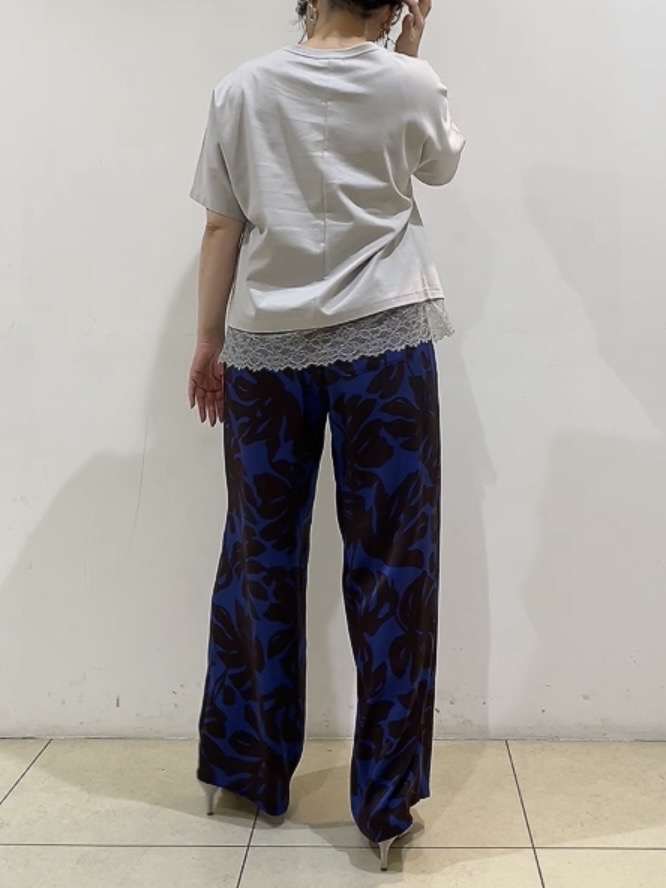 watanabeさんの「UNTITLED｜【汗ジミ防止／接触冷感】裾レースドルマンTシャツ」を使ったコーディネート