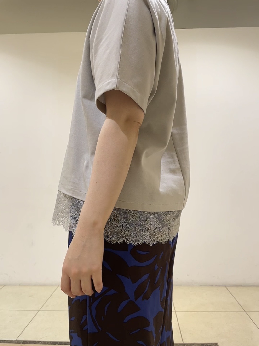 watanabeさんの「UNTITLED｜【汗ジミ防止／接触冷感】裾レースドルマンTシャツ」を使ったコーディネート