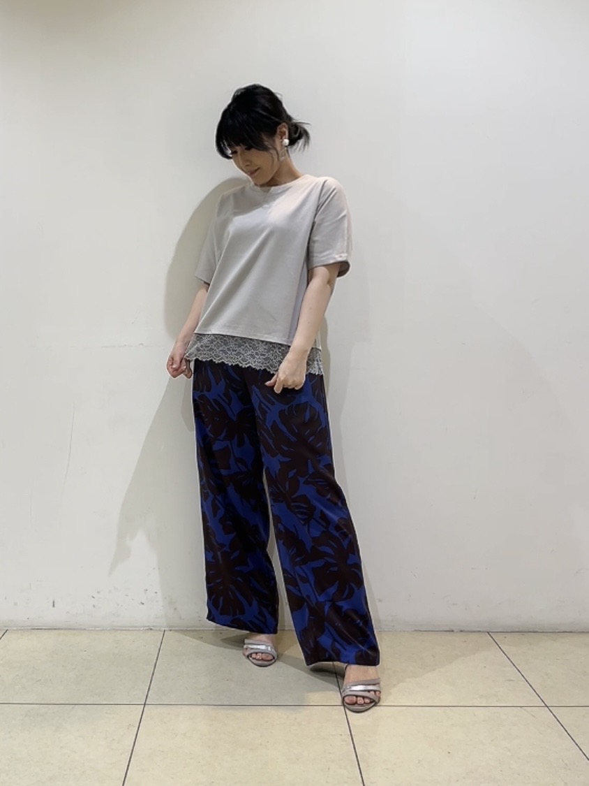 watanabeさんの「UNTITLED｜【汗ジミ防止／接触冷感】裾レースドルマンTシャツ」を使ったコーディネート
