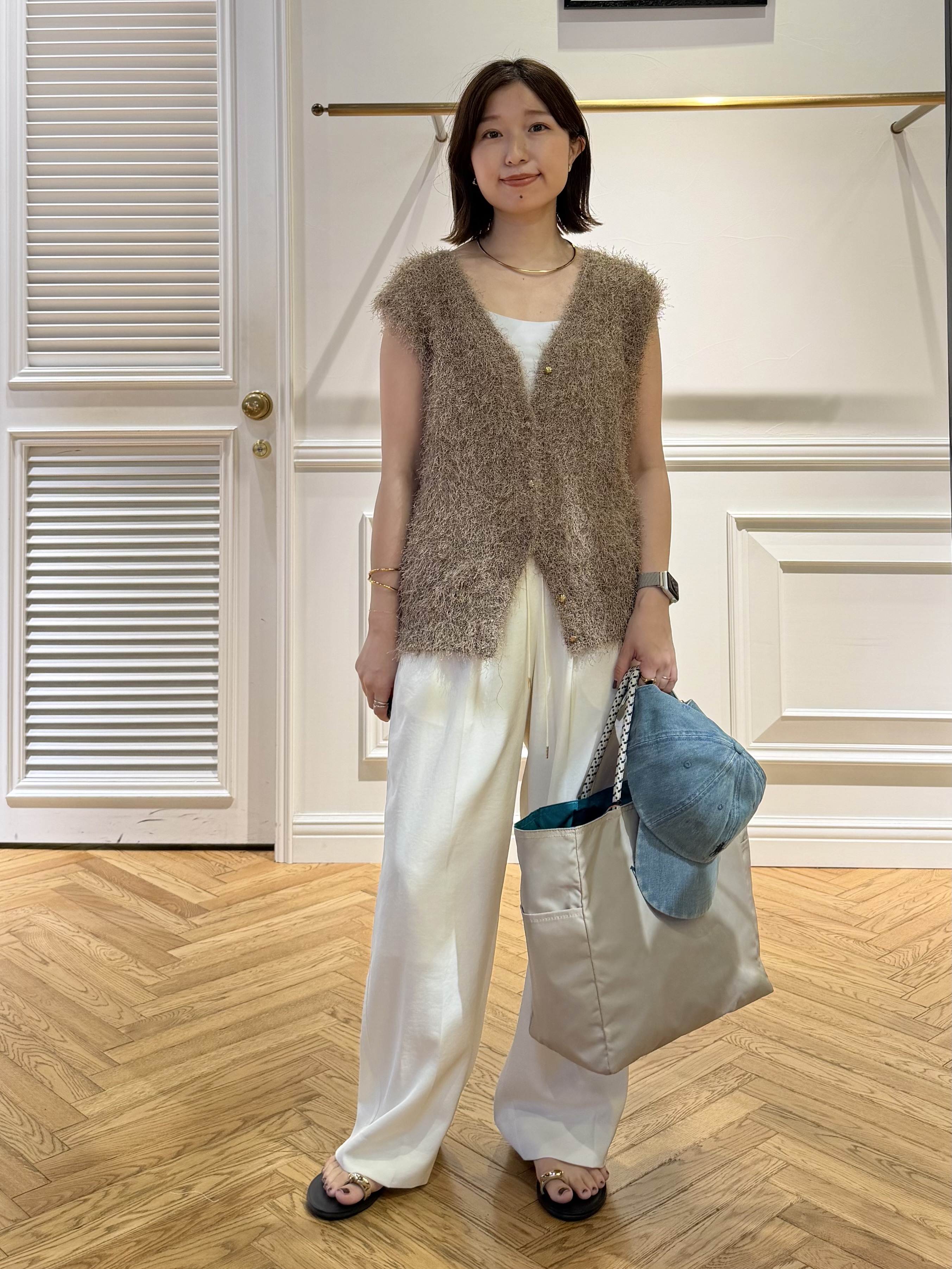 つじ まこさんの「DRESSTERIOR｜フェザーヤーン2WAYニットプルオーバー」を使ったコーディネート