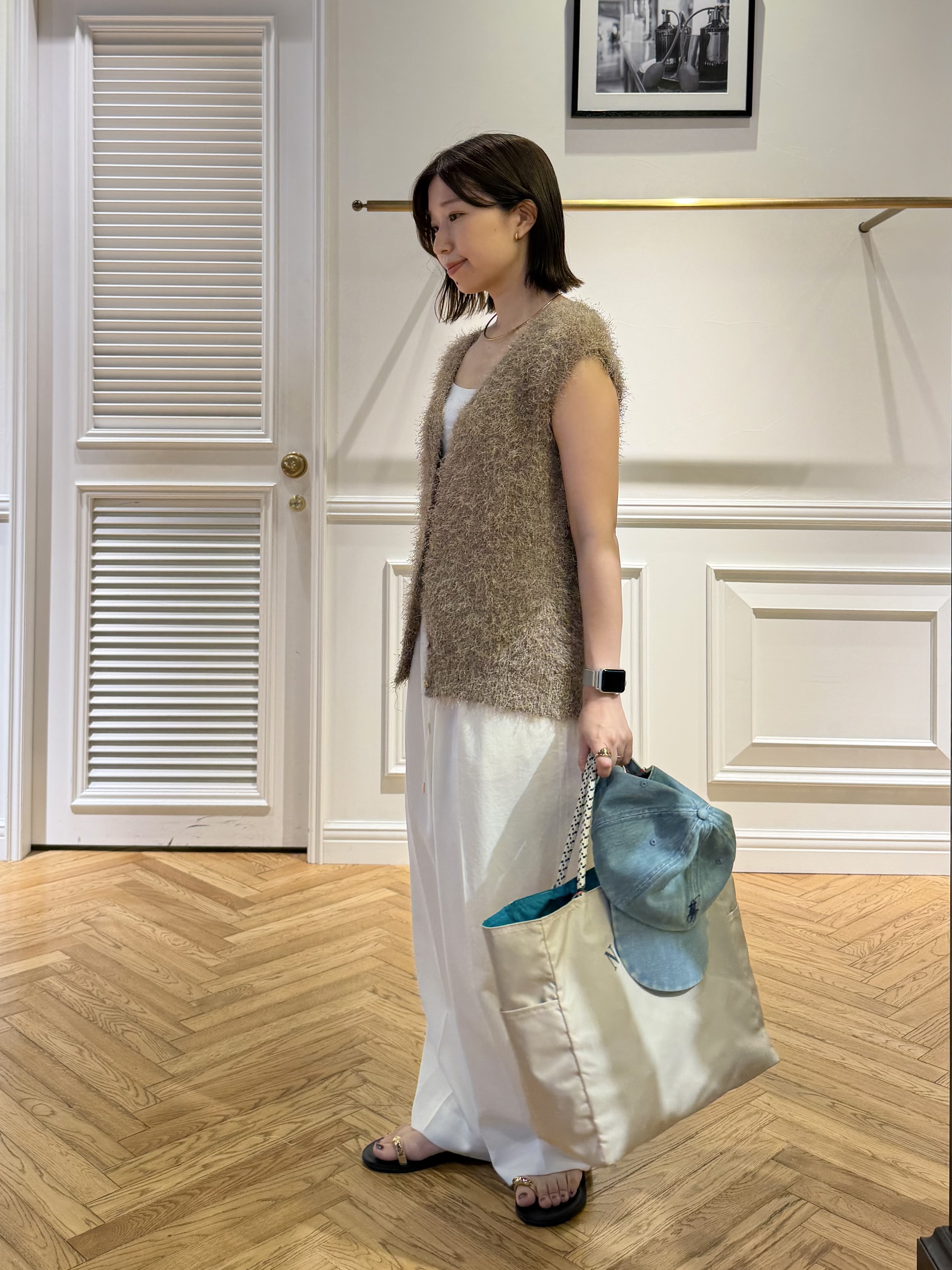 つじ まこさんの「DRESSTERIOR｜フェザーヤーン2WAYニットプルオーバー」を使ったコーディネート