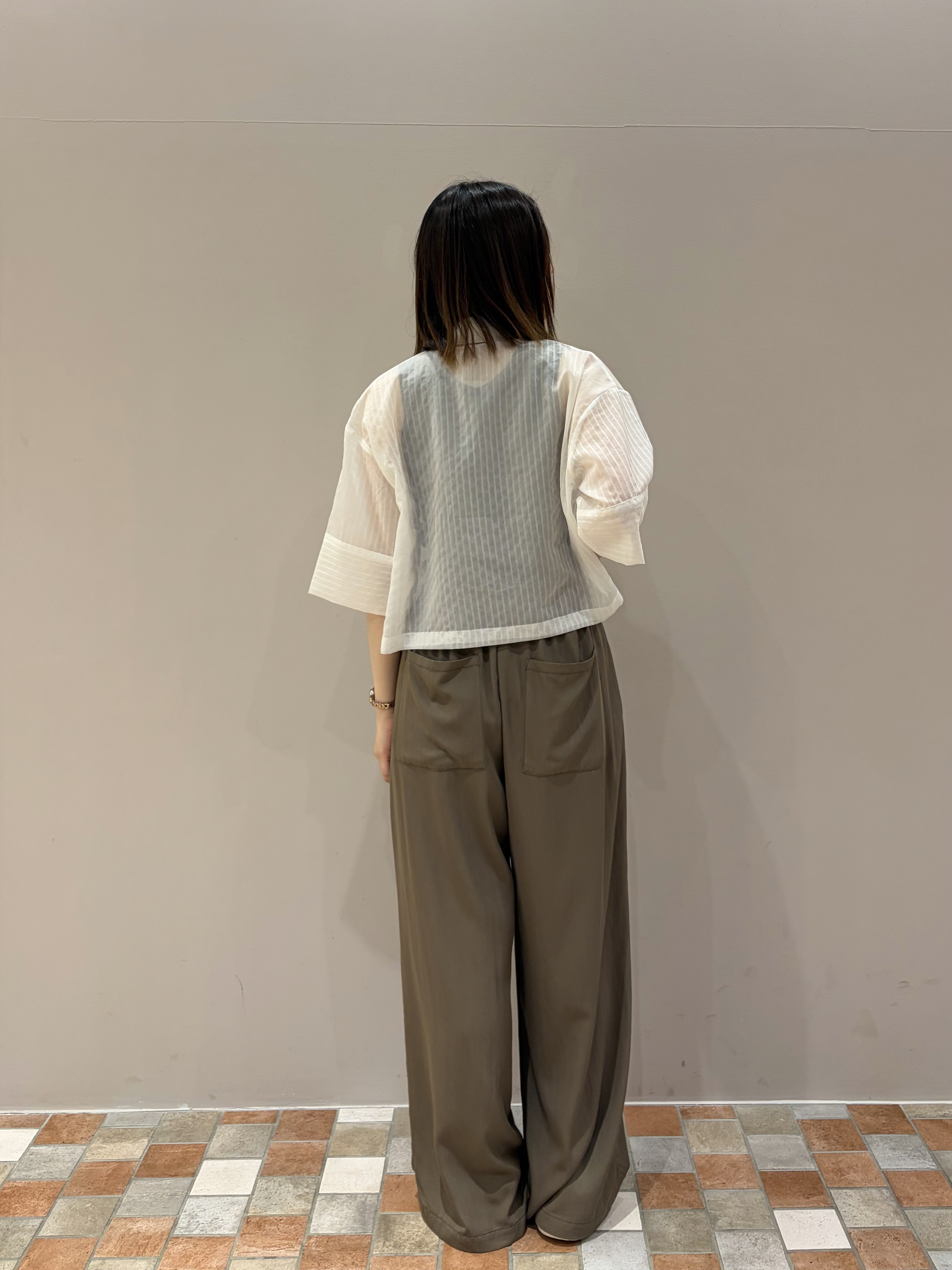 amiさんの「INDIVI｜ボックスシルエットシアーシャツ【接触冷感】」を使ったコーディネート