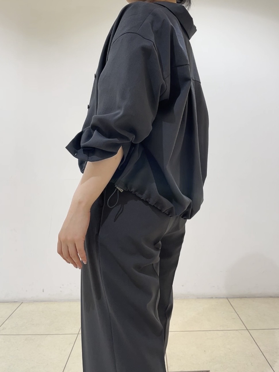 watanabeさんの「UNTITLED｜【セットアップ可/UVカット/接触冷感】エアリークールドロストシャツ」を使ったコーディネート