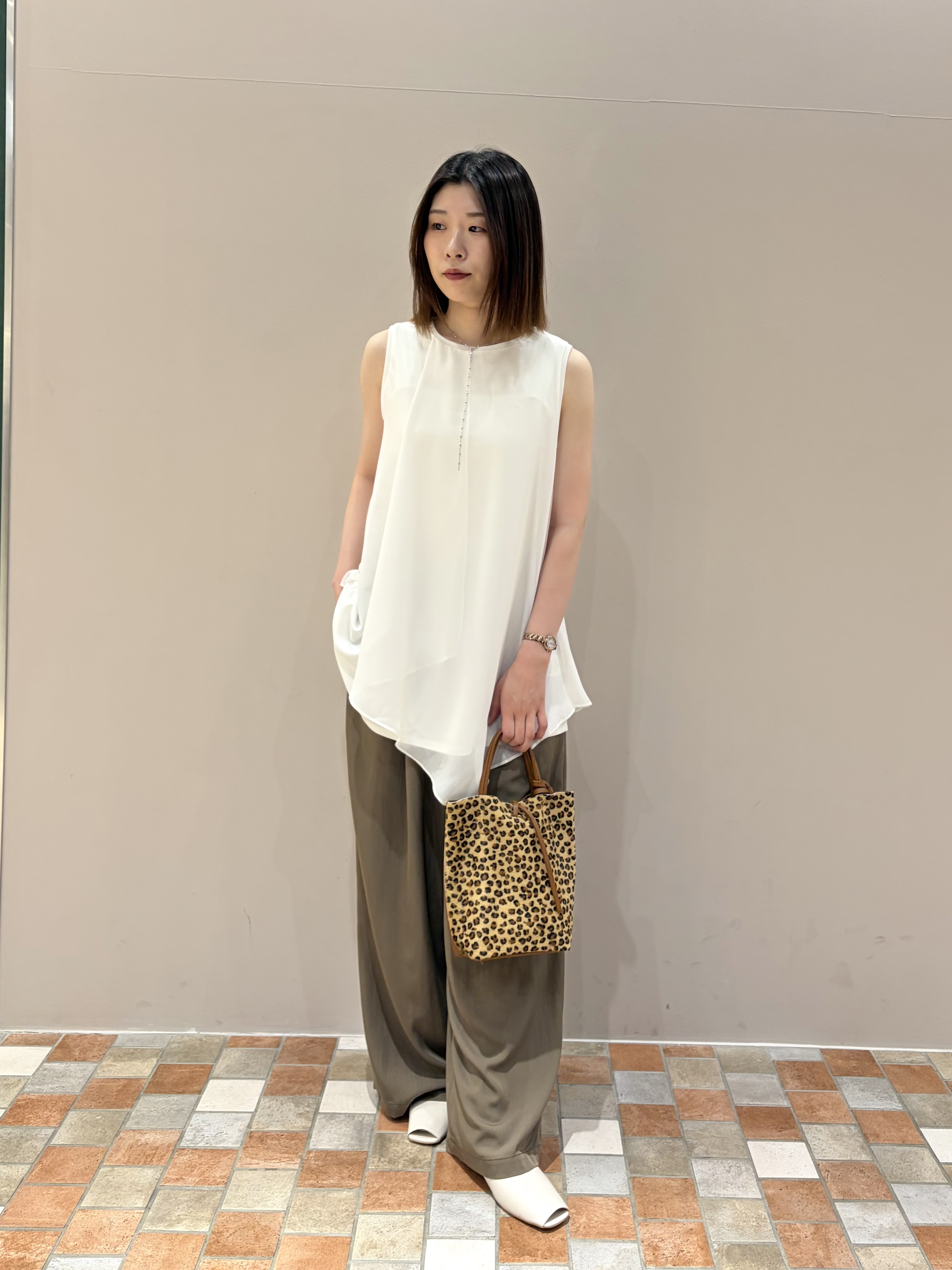 amiさんの「INDIVI｜ラインロングネックレス」を使ったコーディネート