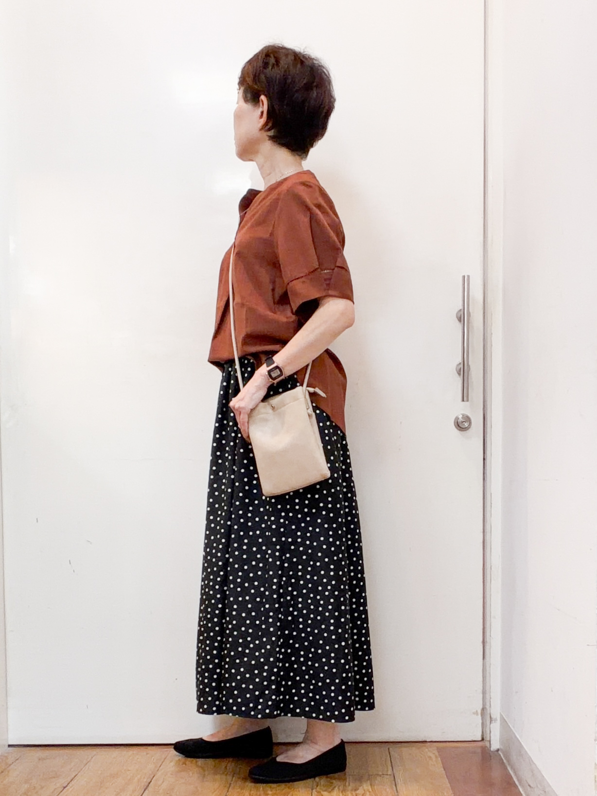 みぃさんの「SHOO･LA･RUE｜【洗濯後しわになりにくい/インせずきまる】お袖のハシゴレースが涼やかな印象 麻調スキッパーブラウス」を使ったコーディネート