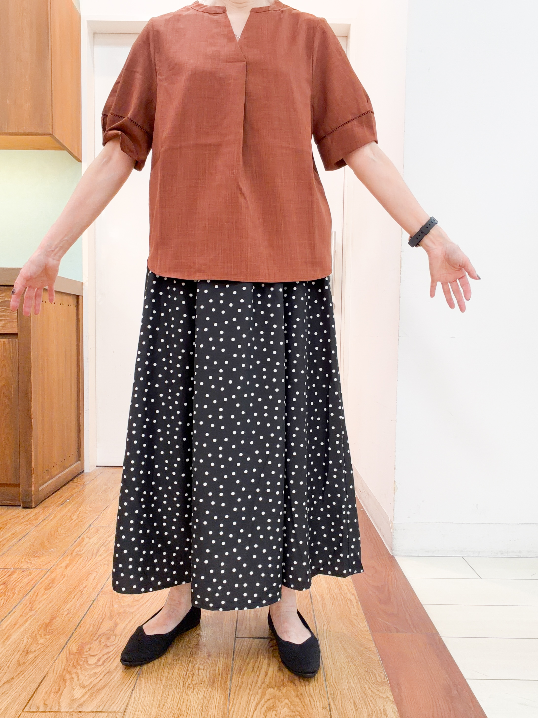 みぃさんの「SHOO･LA･RUE｜【洗濯後しわになりにくい/インせずきまる】お袖のハシゴレースが涼やかな印象 麻調スキッパーブラウス」を使ったコーディネート