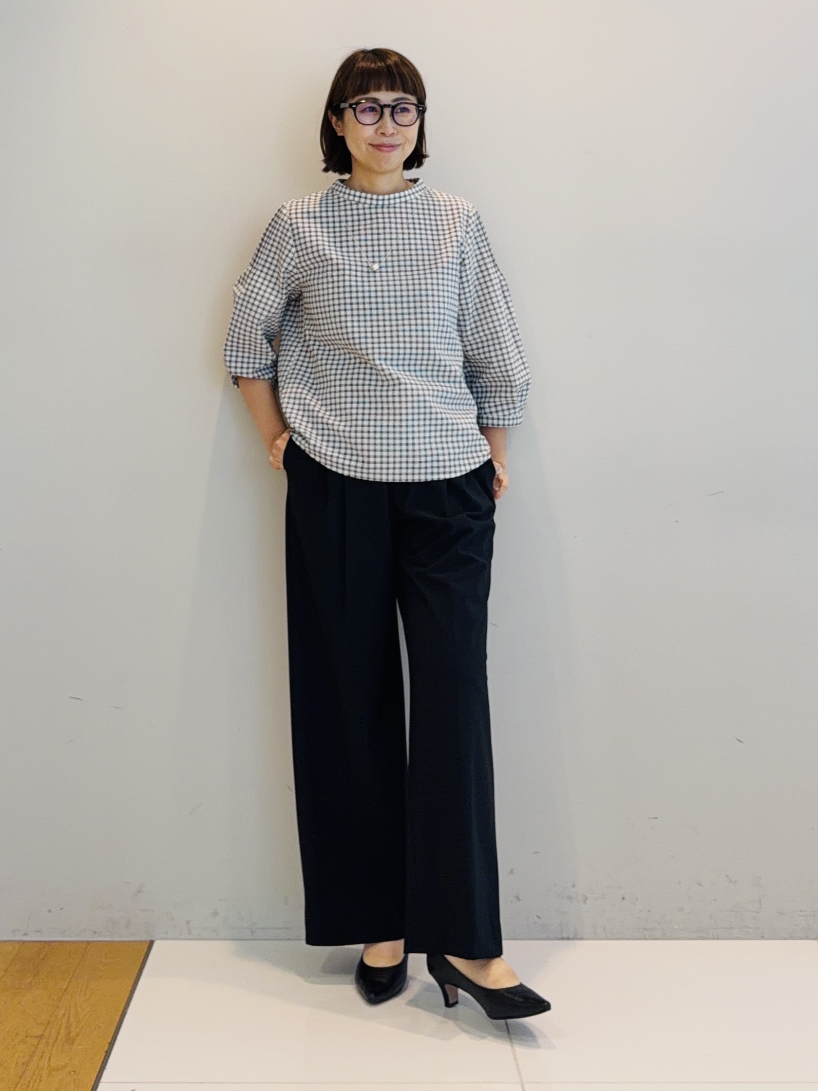 murayamaさんの「INDIVI｜【高ストレッチ／撥水／接触冷感】リラックス タックワイドパンツ」を使ったコーディネート