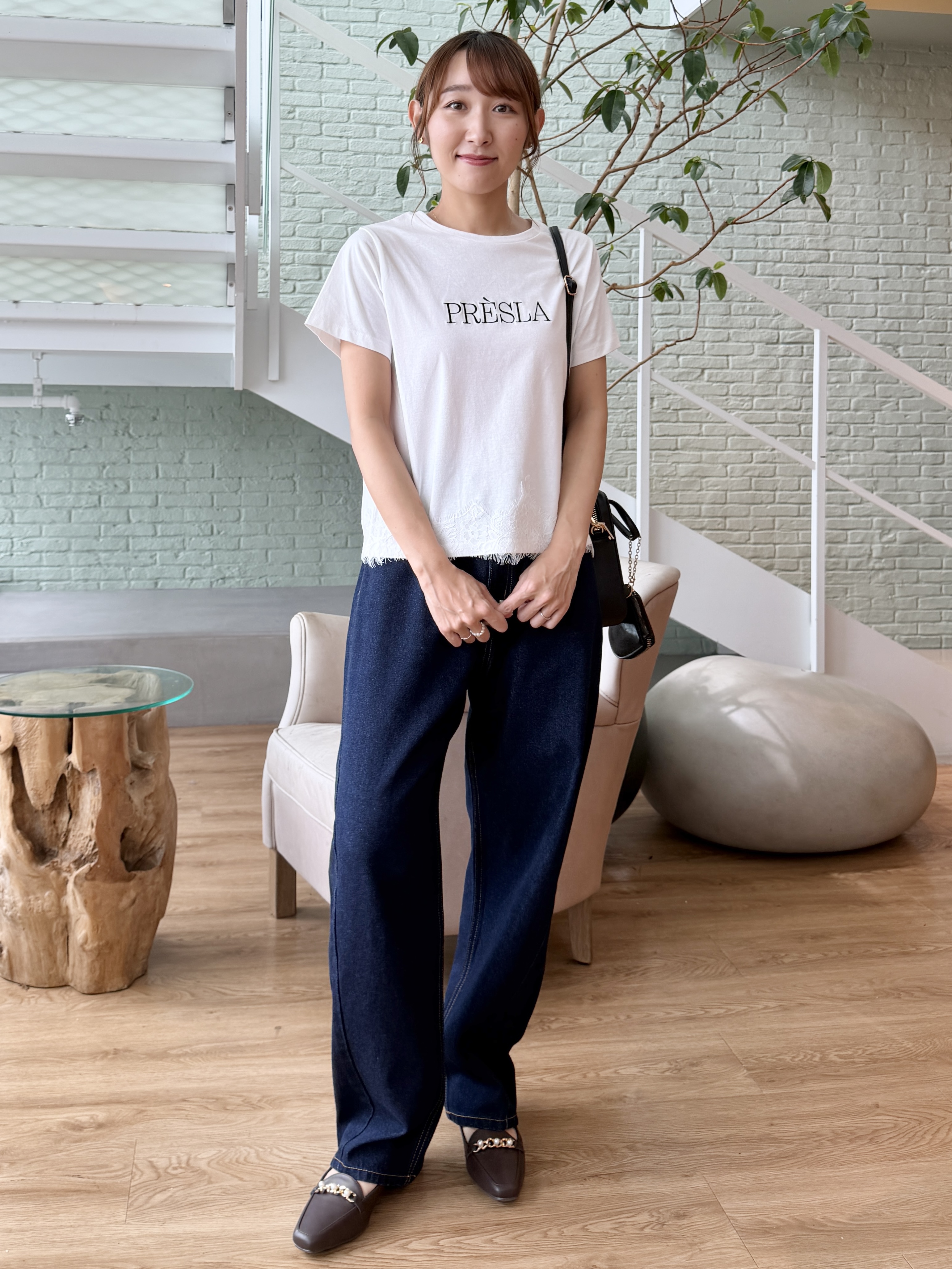 みぃさんの「index｜【接触冷感／UVケア】裾レースロゴTシャツ《洗濯機OK／S-3L》」を使ったコーディネート