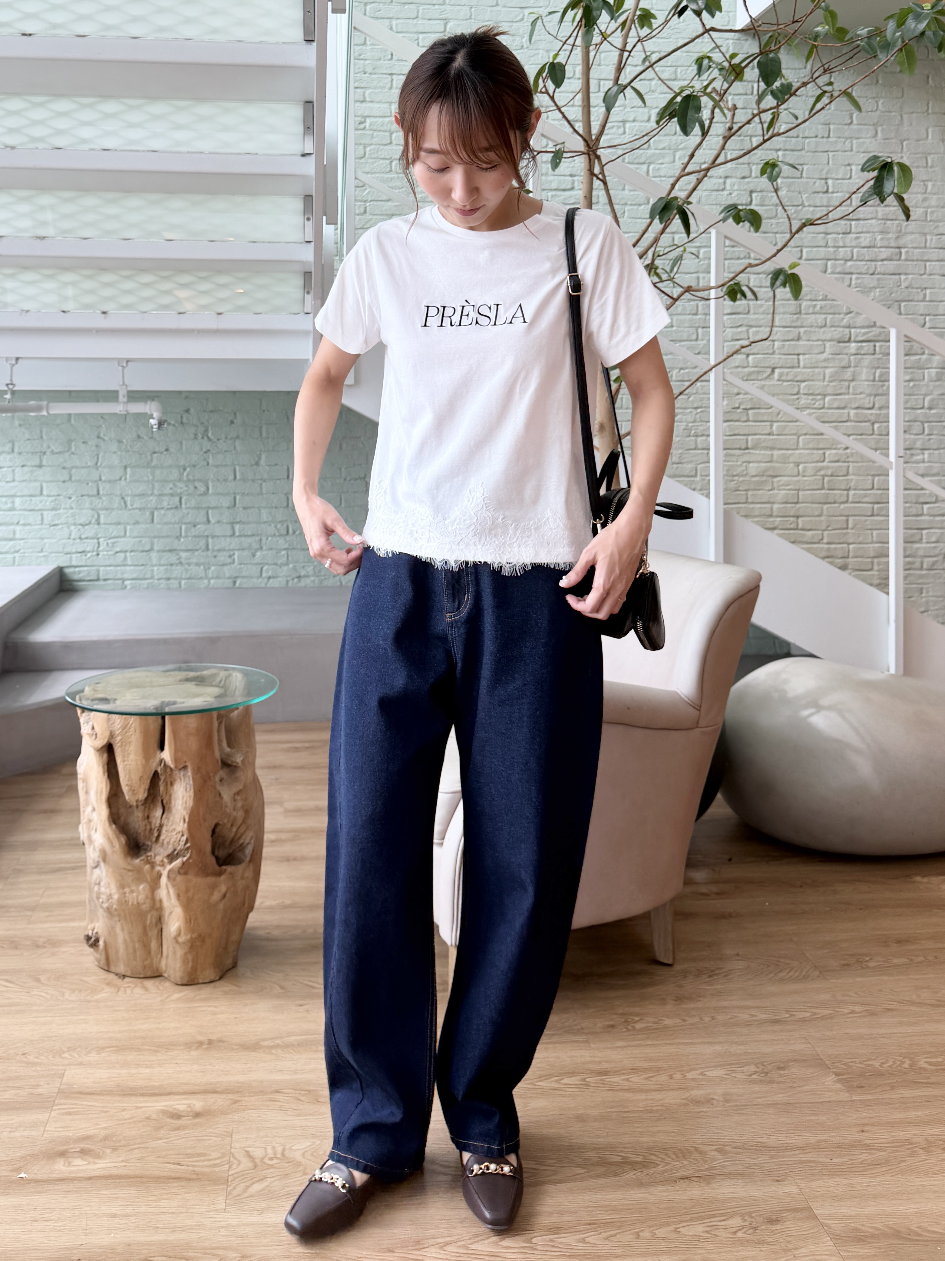 みぃさんの「index｜【接触冷感／UVケア】裾レースロゴTシャツ《洗濯機OK／S-3L》」を使ったコーディネート
