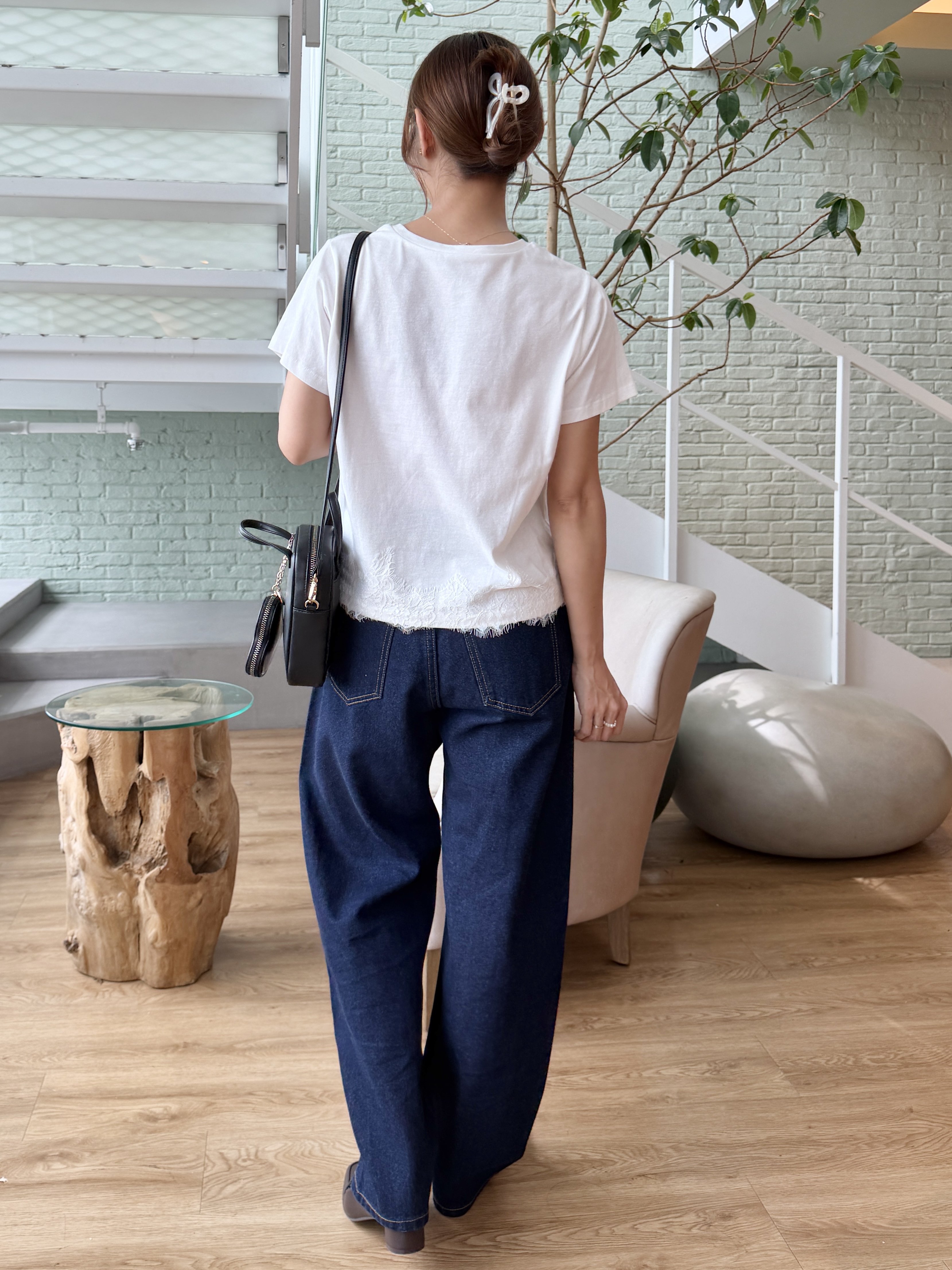 みぃさんの「index｜【接触冷感／UVケア】裾レースロゴTシャツ《洗濯機OK／S-3L》」を使ったコーディネート