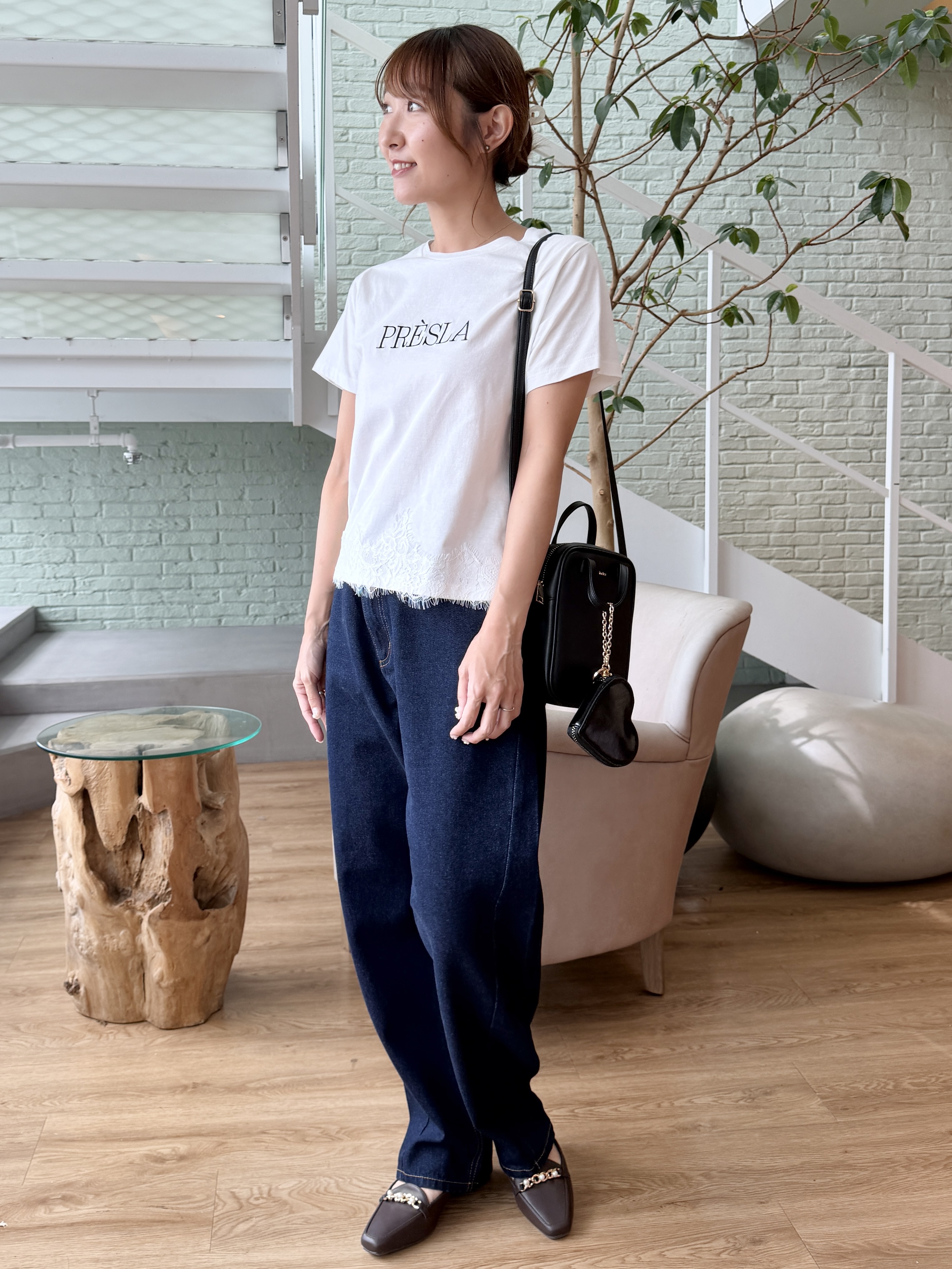みぃさんの「index｜【接触冷感／UVケア】裾レースロゴTシャツ《洗濯機OK／S-3L》」を使ったコーディネート