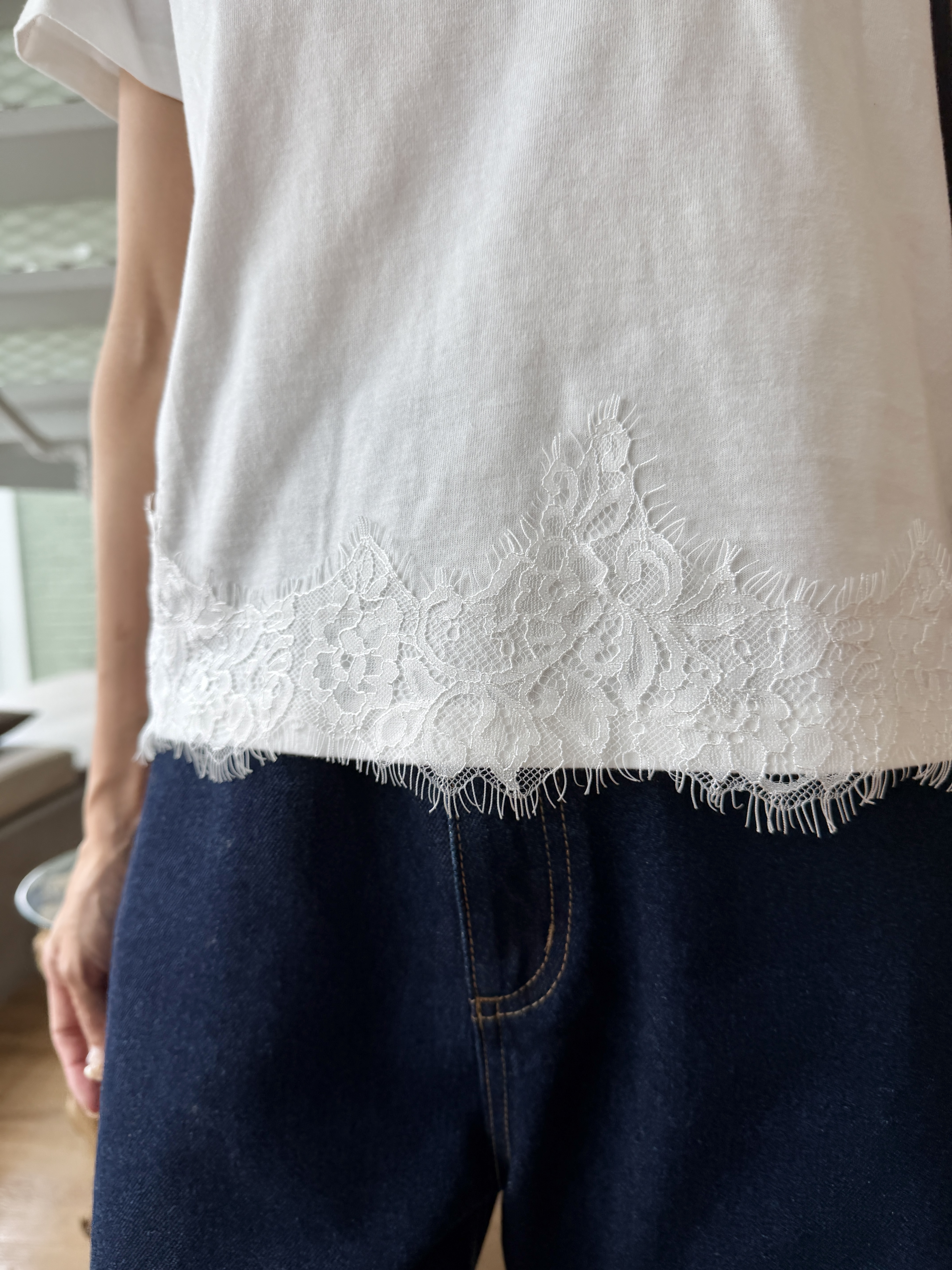 みぃさんの「index｜【接触冷感／UVケア】裾レースロゴTシャツ《洗濯機OK／S-3L》」を使ったコーディネート