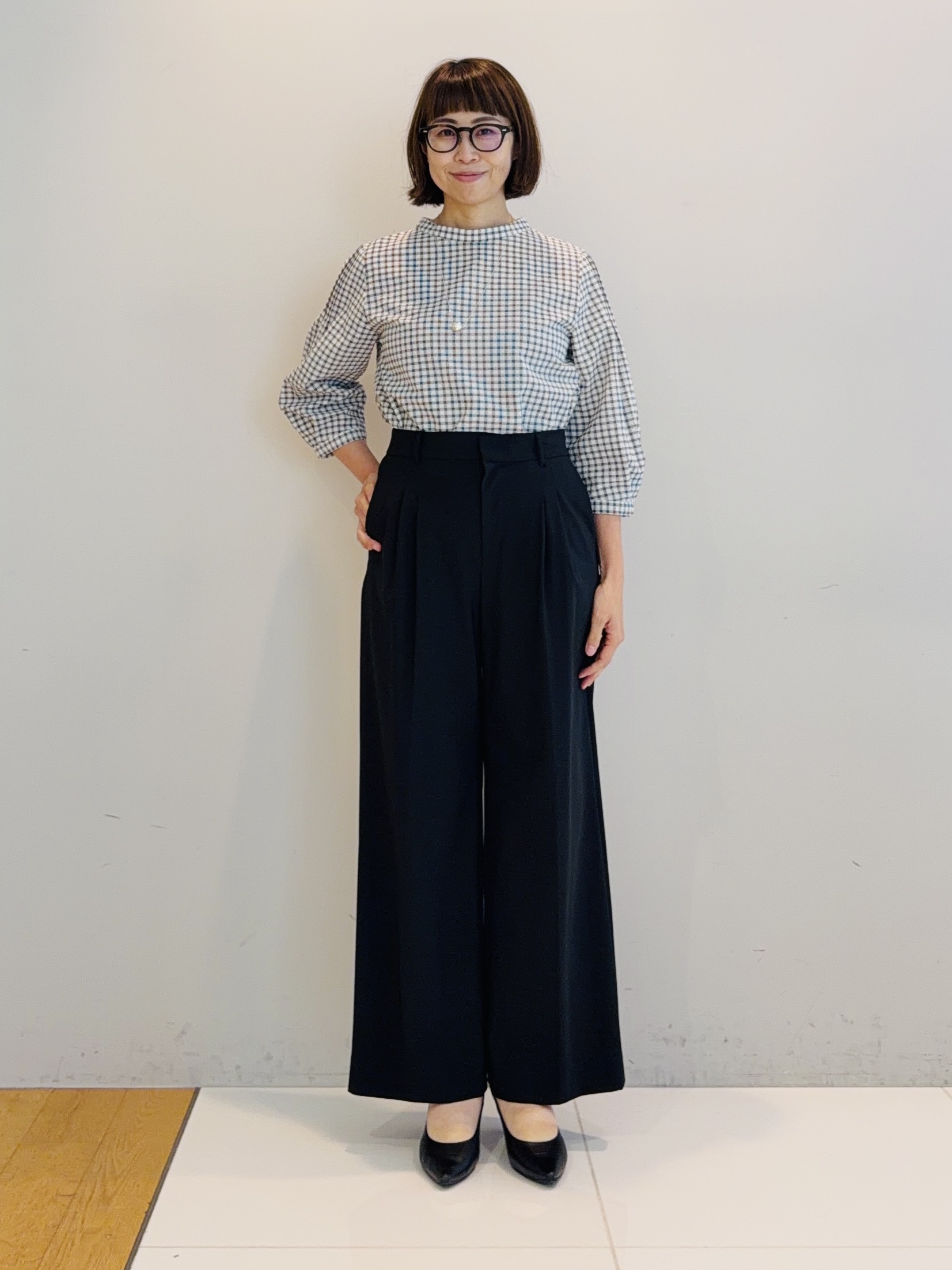 murayamaさんの「INDIVI｜【高ストレッチ／撥水／接触冷感】リラックス タックワイドパンツ」を使ったコーディネート