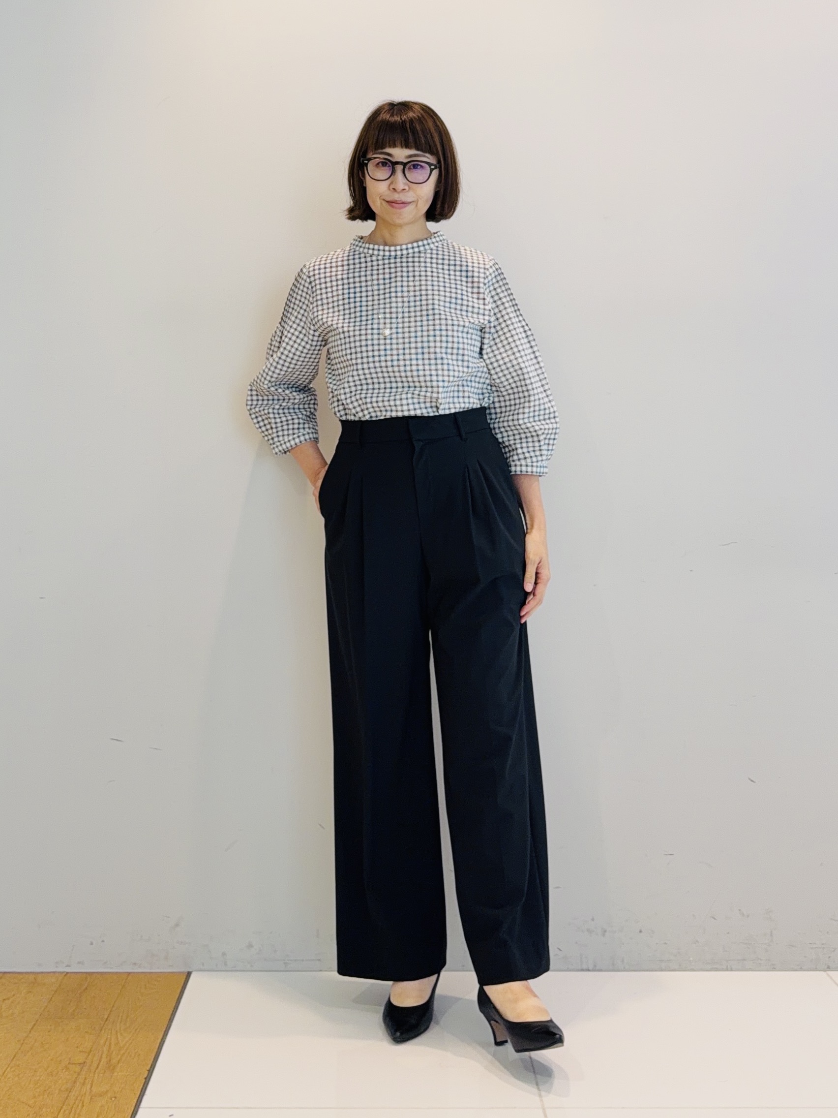 murayamaさんの「INDIVI｜【高ストレッチ／撥水／接触冷感】リラックス タックワイドパンツ」を使ったコーディネート