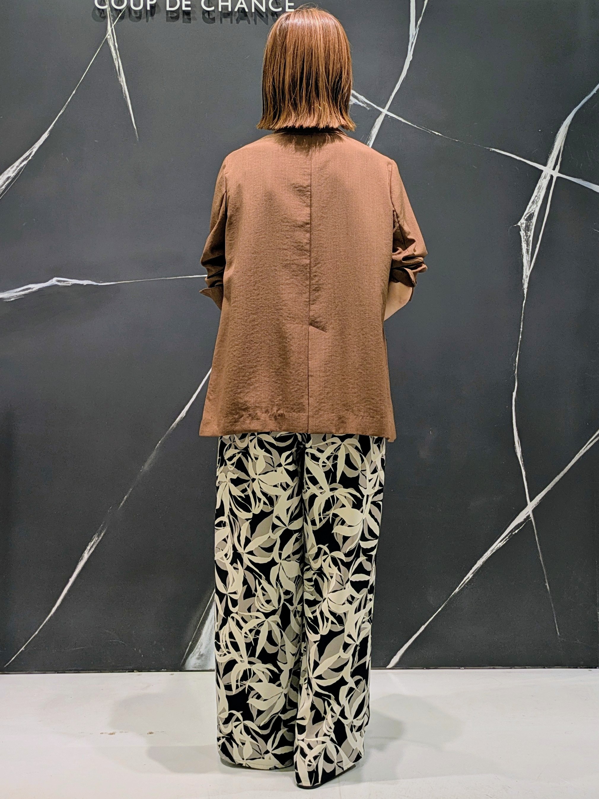 MIKIさんの「COUP DE CHANCE｜【手洗い可／日本製／接触冷感】裾レースカットソー」を使ったコーディネート