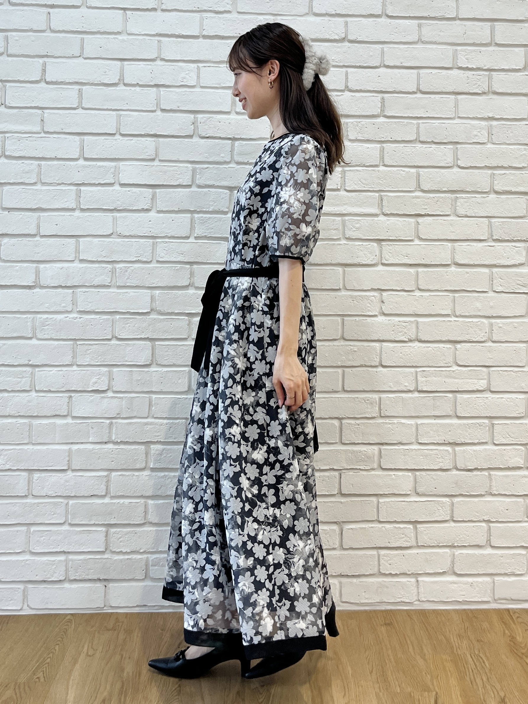 はばさんの「Couture brooch｜【一枚で華やかに着映える】オパールチェック花柄ワンピース【洗濯機可】」を使ったコーディネート