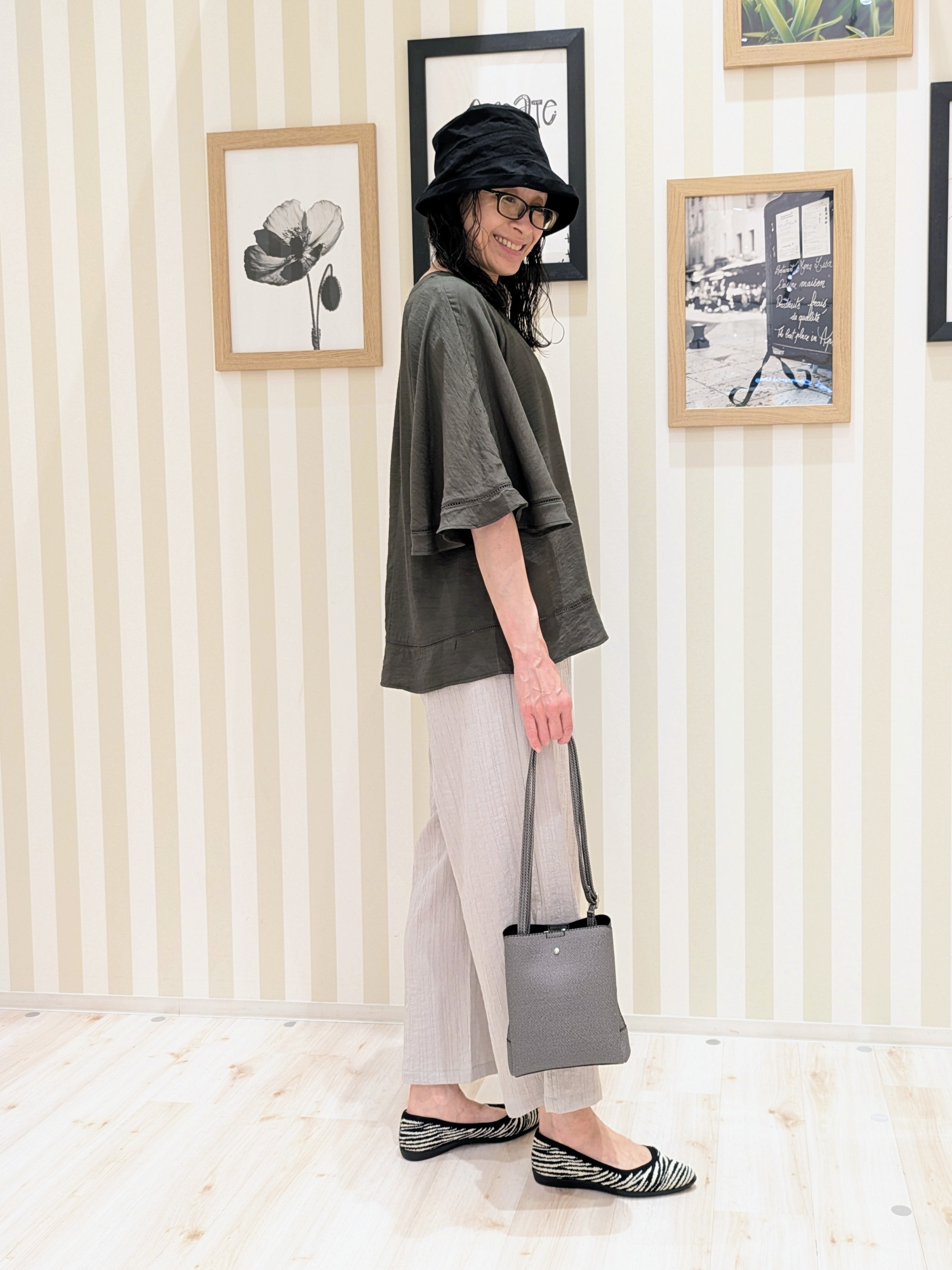Mikiさんの「SHOO･LA･RUE｜【ひんやり/S-LL/体型カバー】はしごレースが魅力な スラブポンチョ風ブラウス」を使ったコーディネート