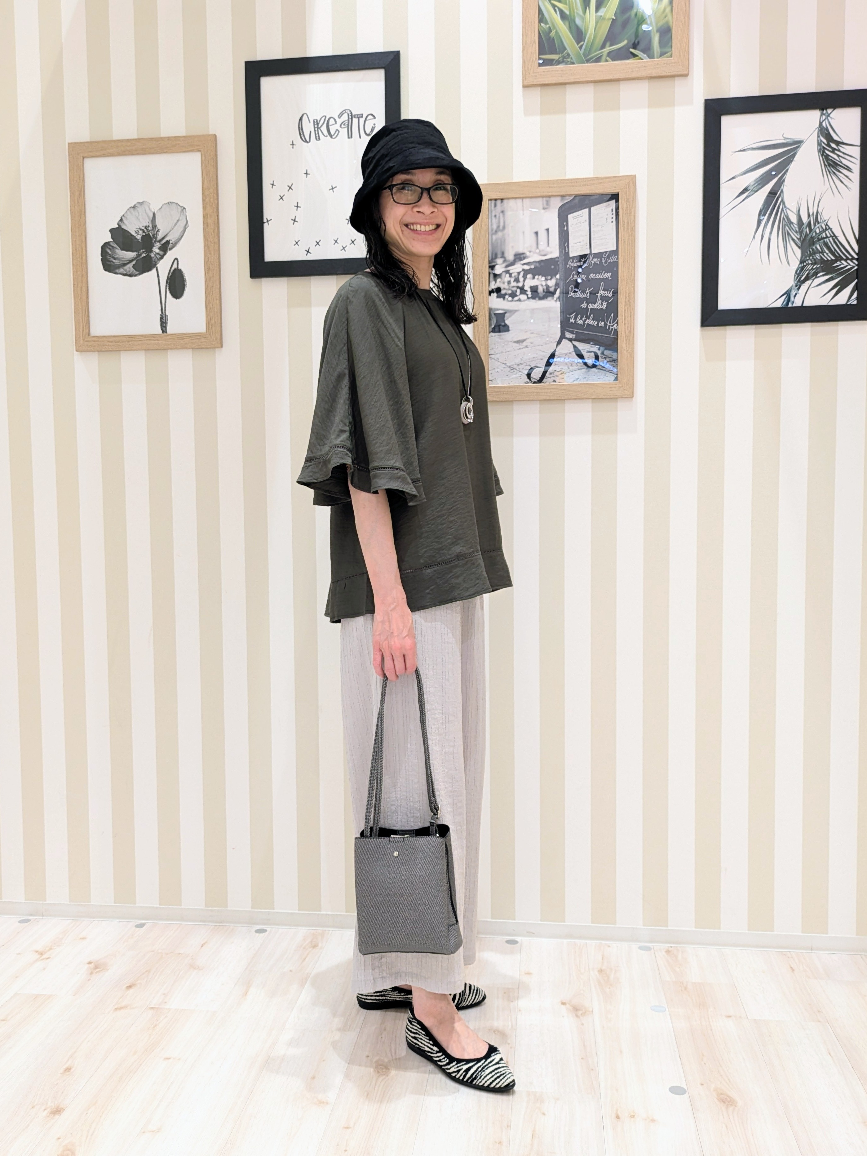 Mikiさんの「SHOO･LA･RUE｜【ひんやり/S-LL/体型カバー】はしごレースが魅力な スラブポンチョ風ブラウス」を使ったコーディネート