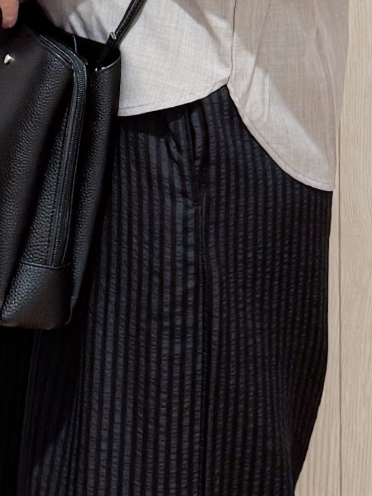 愛さんの「SHOO･LA･RUE｜【洗濯後しわになりにくい／インせずきまる】麻調ハシゴレーススキッパーブラウス」を使ったコーディネート