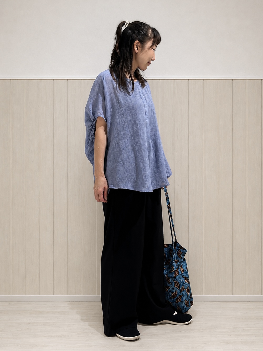 まつみさんの「SHOO･LA･RUE｜【体型カバー】バルーン風ゆるシャツブラウス」を使ったコーディネート