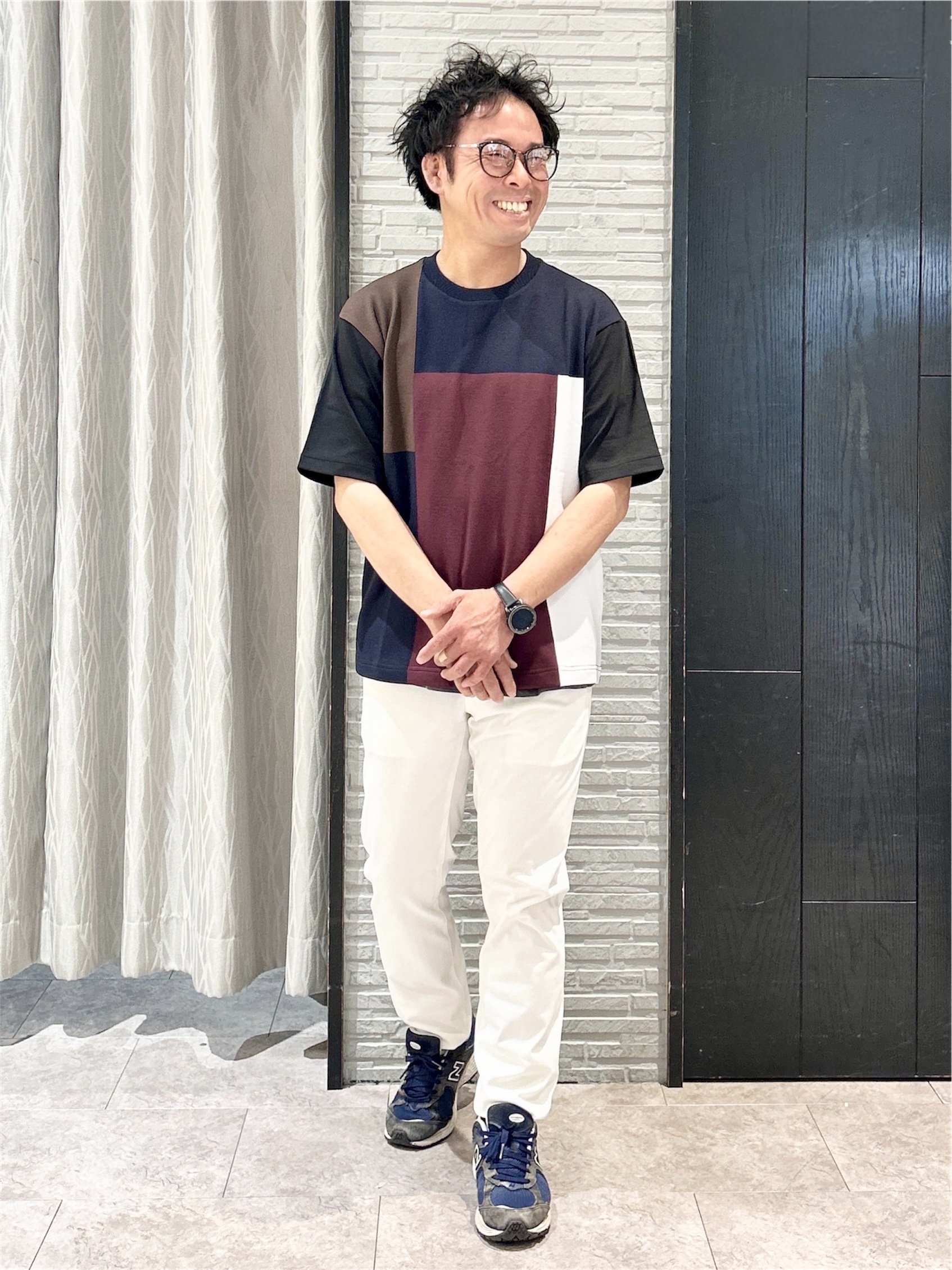 KENJI Iさんの「THE SHOP TK｜【洗濯機OK】ブロッキング半袖ニット」を使ったコーディネート