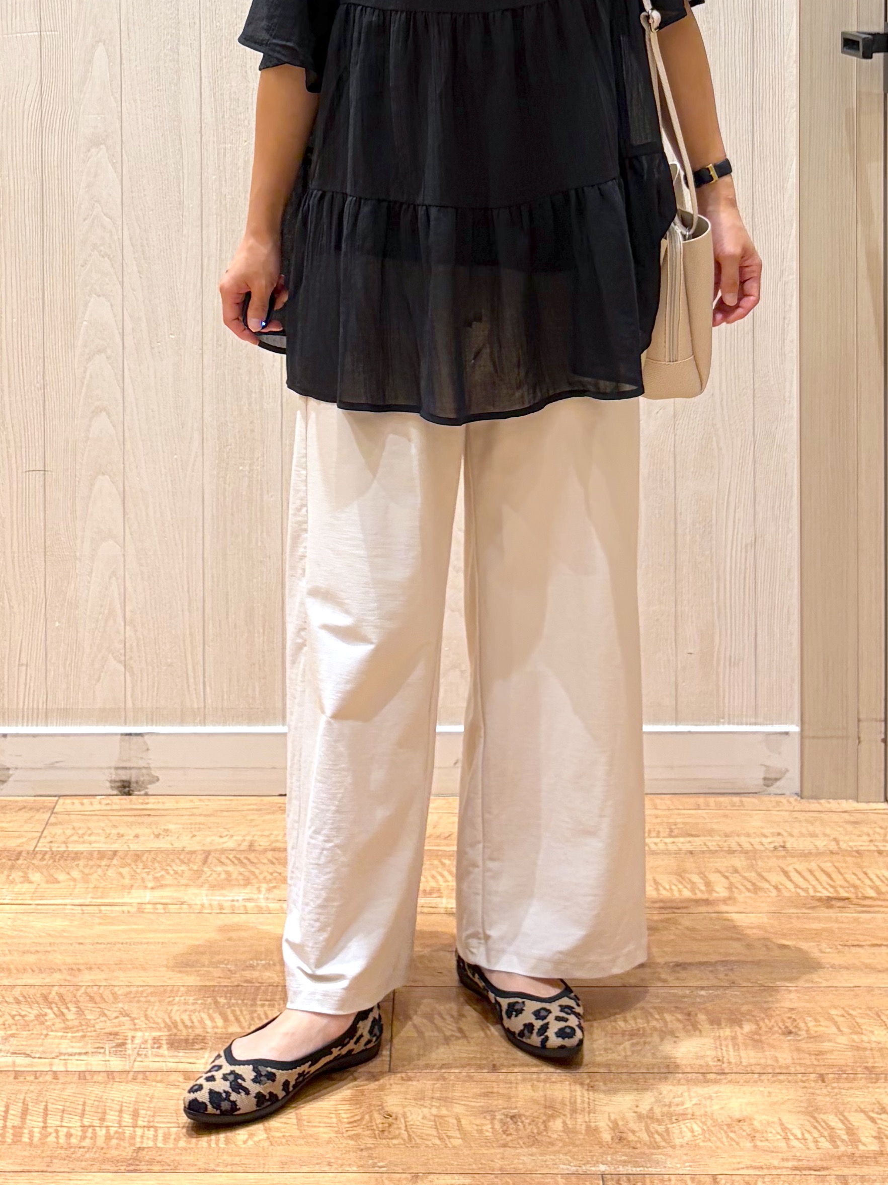 shirayuuuさんの「SHOO･LA･RUE｜【洗濯機可/S-LL】インせず着られる シアー素材が上品なティアードブラウス」を使ったコーディネート