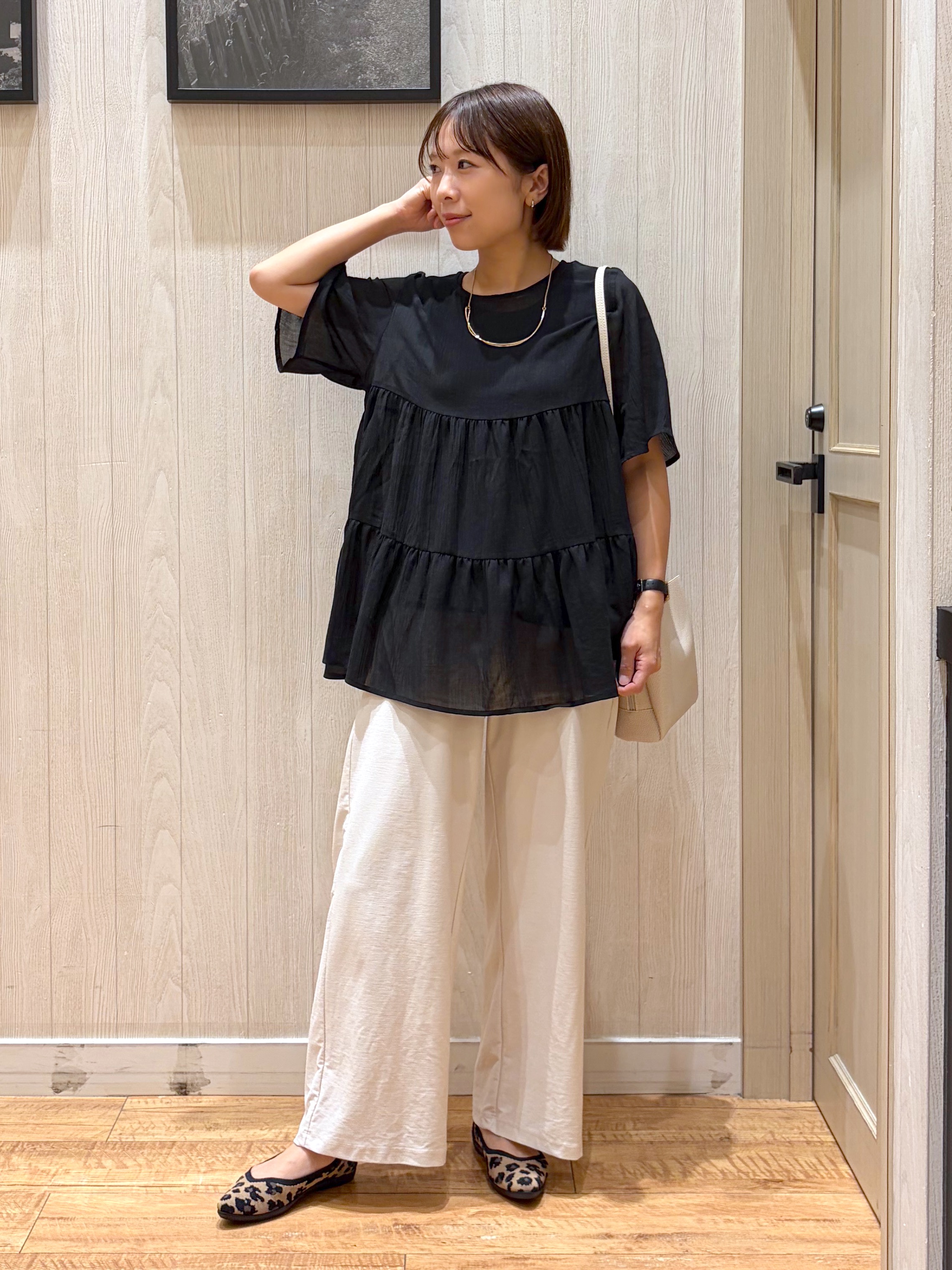 shirayuuuさんの「SHOO･LA･RUE｜【洗濯機可/S-LL】インせず着られる シアー素材が上品なティアードブラウス」を使ったコーディネート