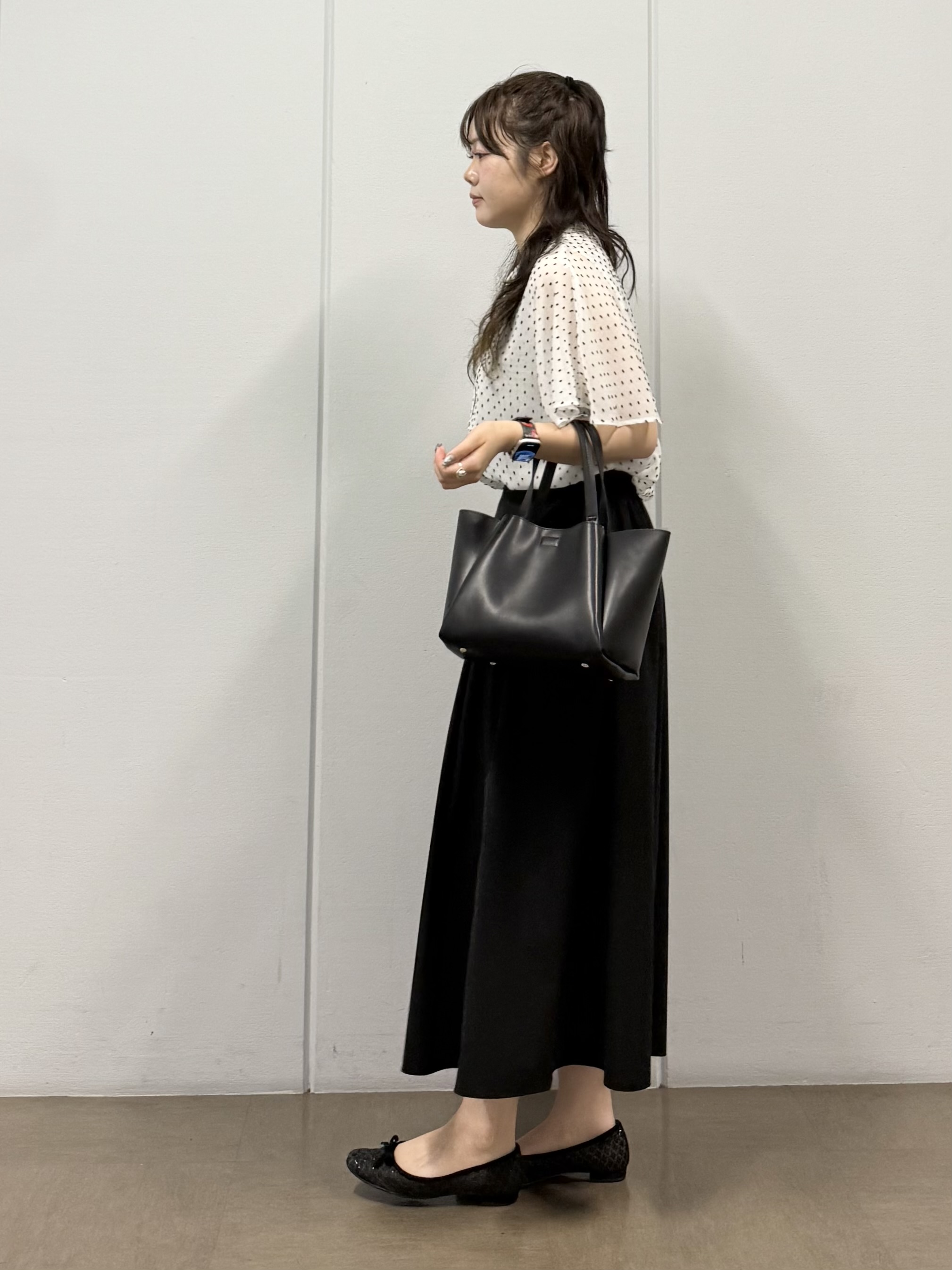 mizukiさんの「INDIVI｜【洗える／ドットモチーフ】ケープスリーブブラウス」を使ったコーディネート