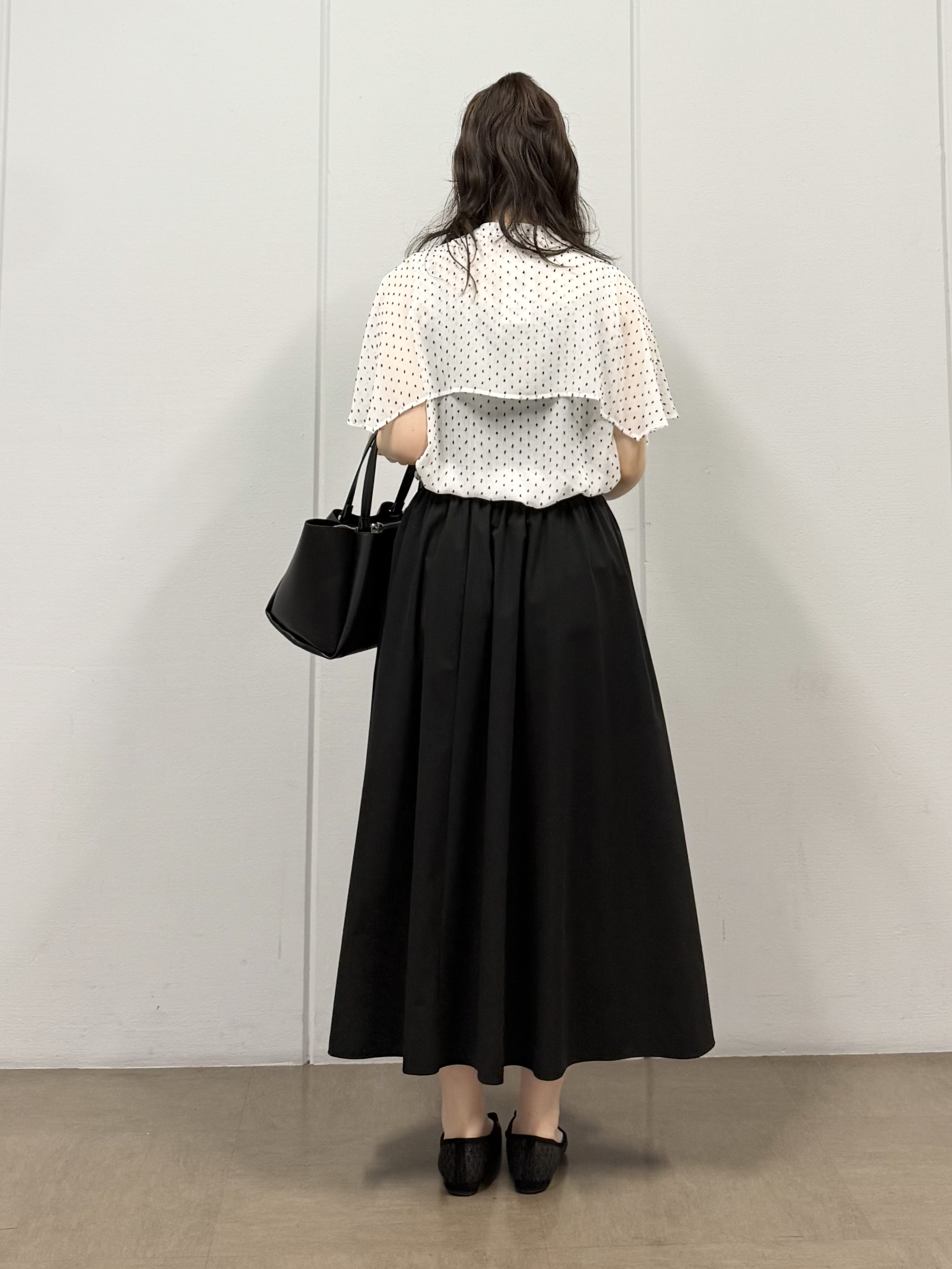 mizukiさんの「INDIVI｜【洗える／ドットモチーフ】ケープスリーブブラウス」を使ったコーディネート