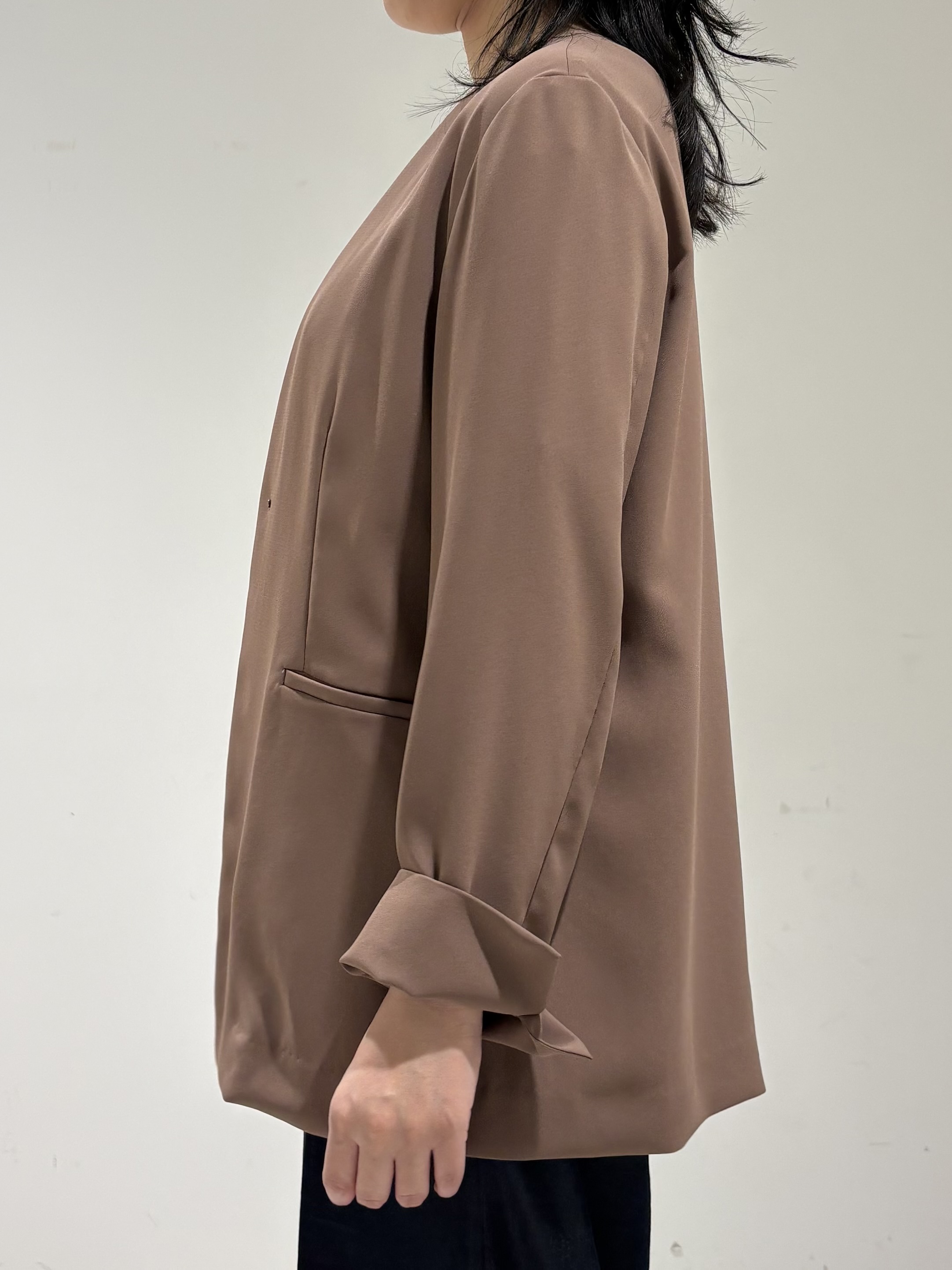 momokoさんの「INDIVI｜【接触冷感／透湿／着る日傘】ノーカラージャケット」を使ったコーディネート